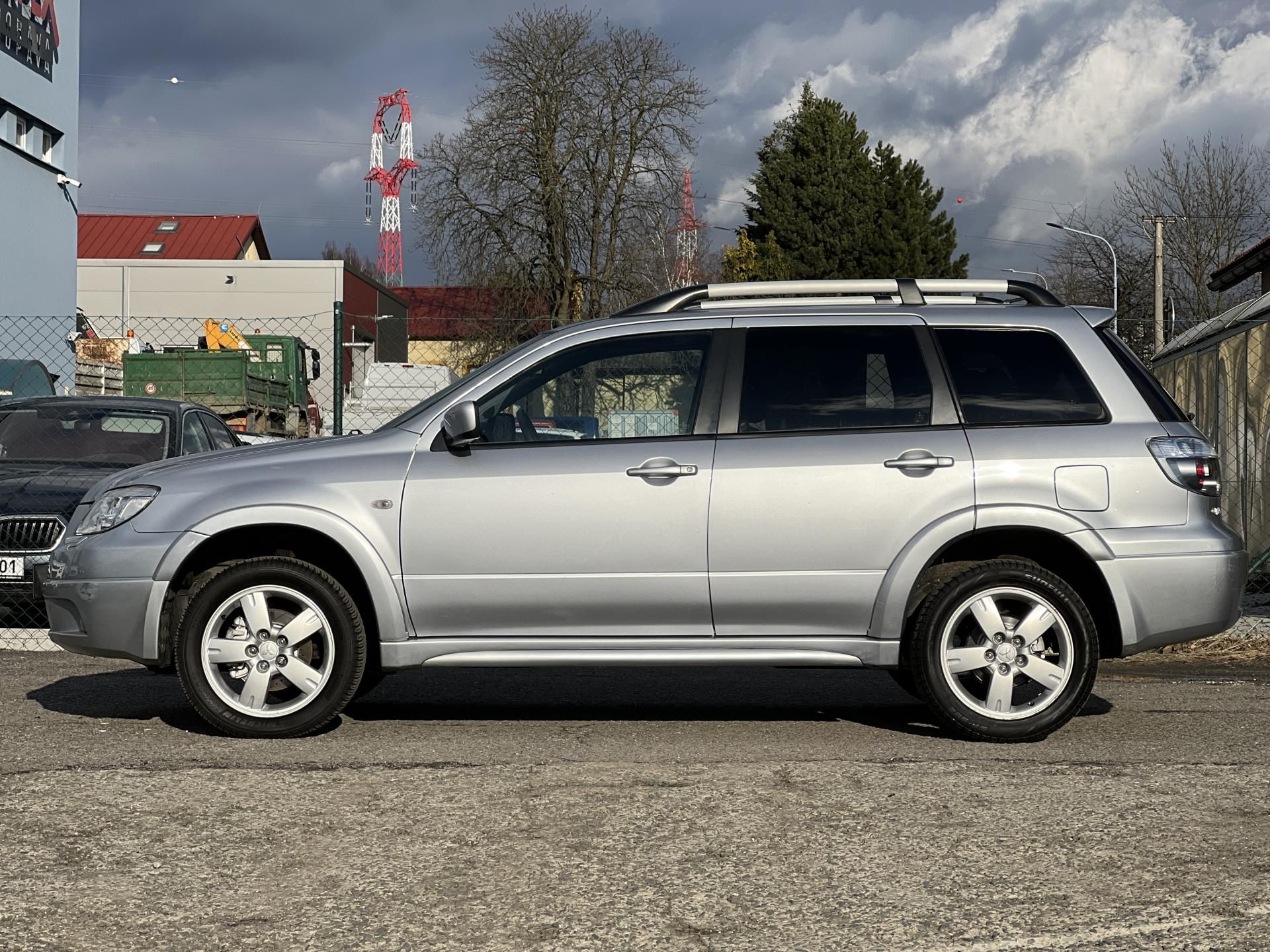 Mitsubishi Outlander, Navigator 2.0i 4x4 KLIMA ALU - fotka 4