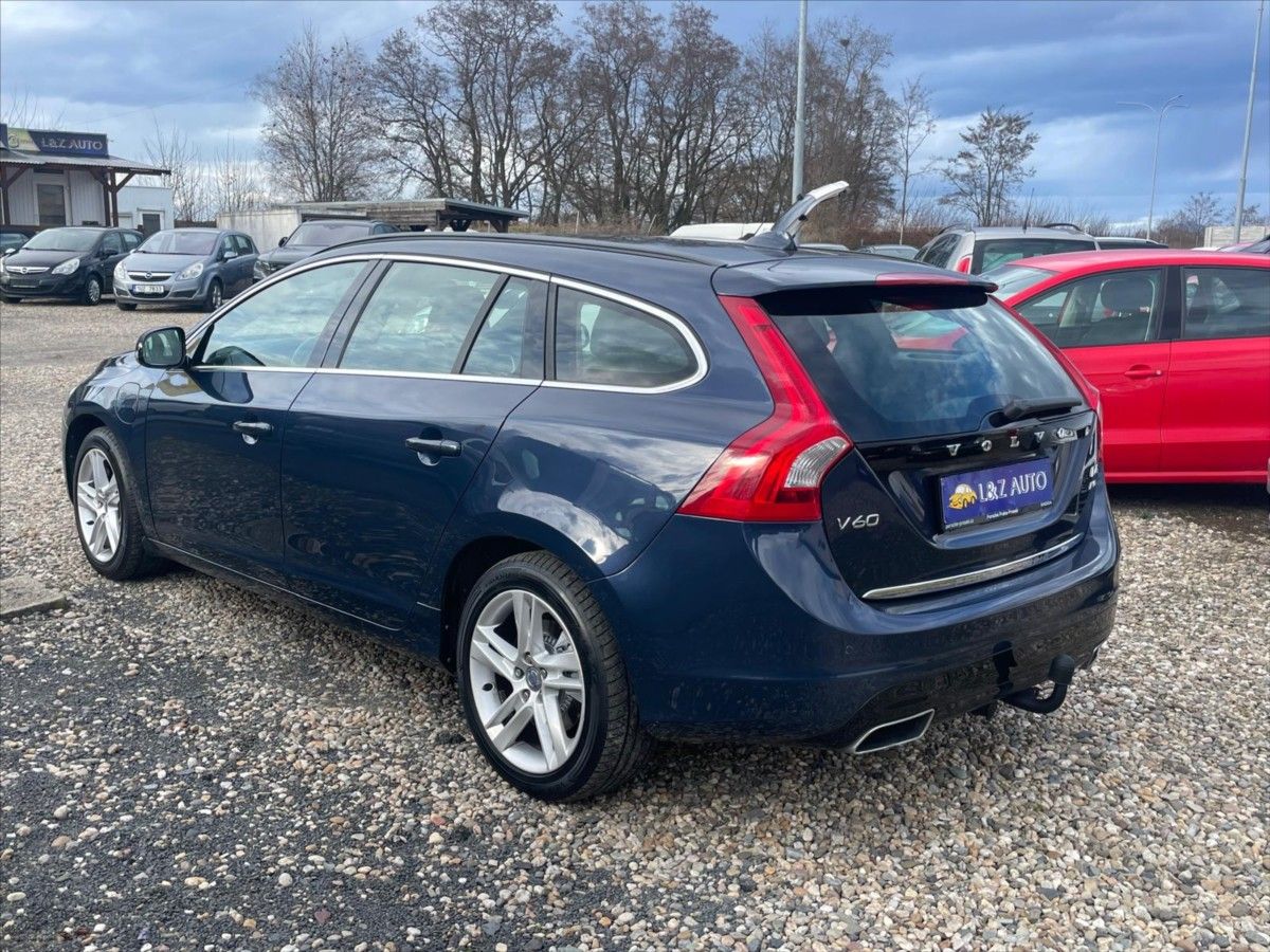 Volvo V60, 2,4 D-PLUG IN HYBRID - fotka 4