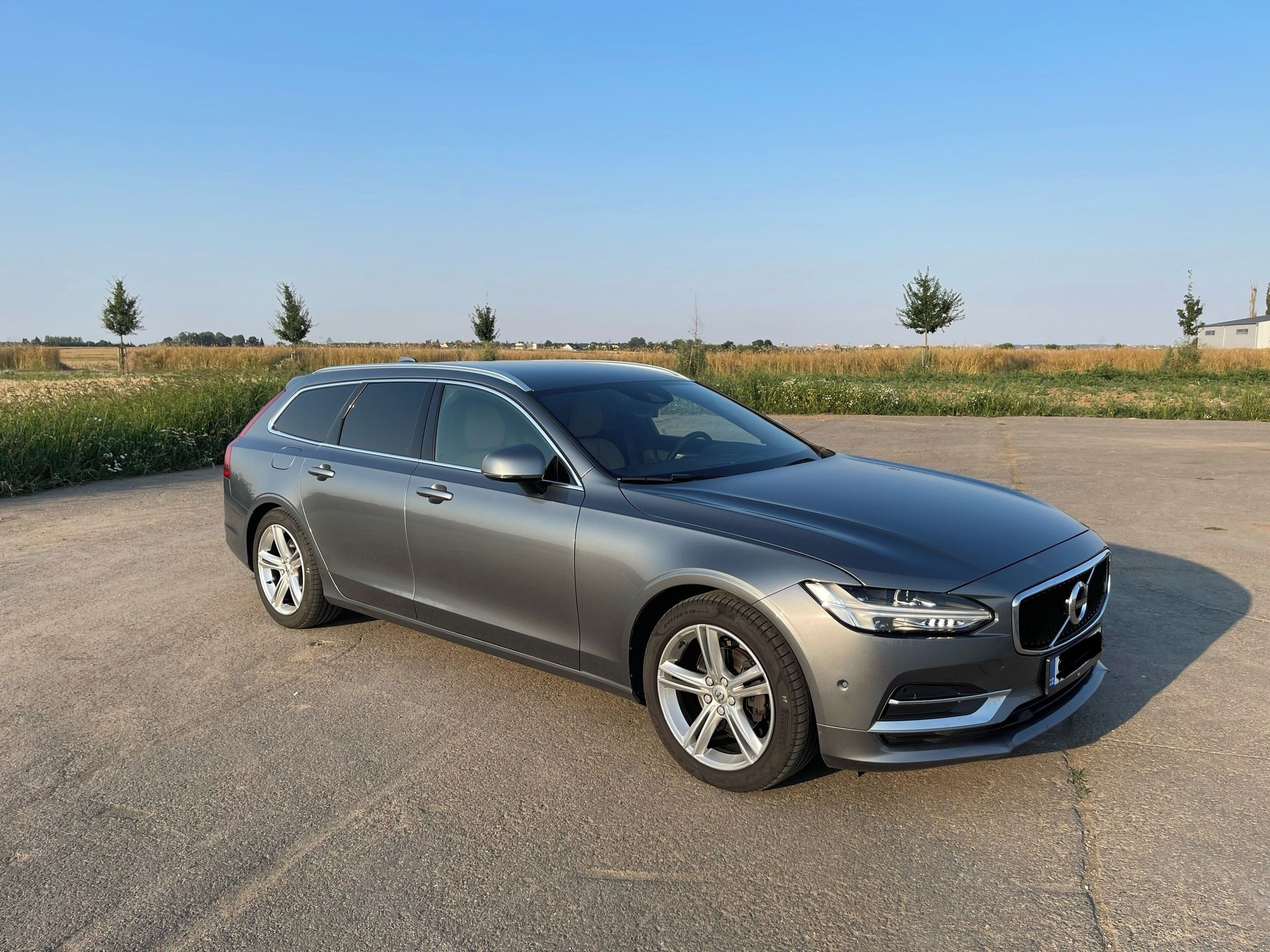 Volvo V90, 110kw Momentum Pro