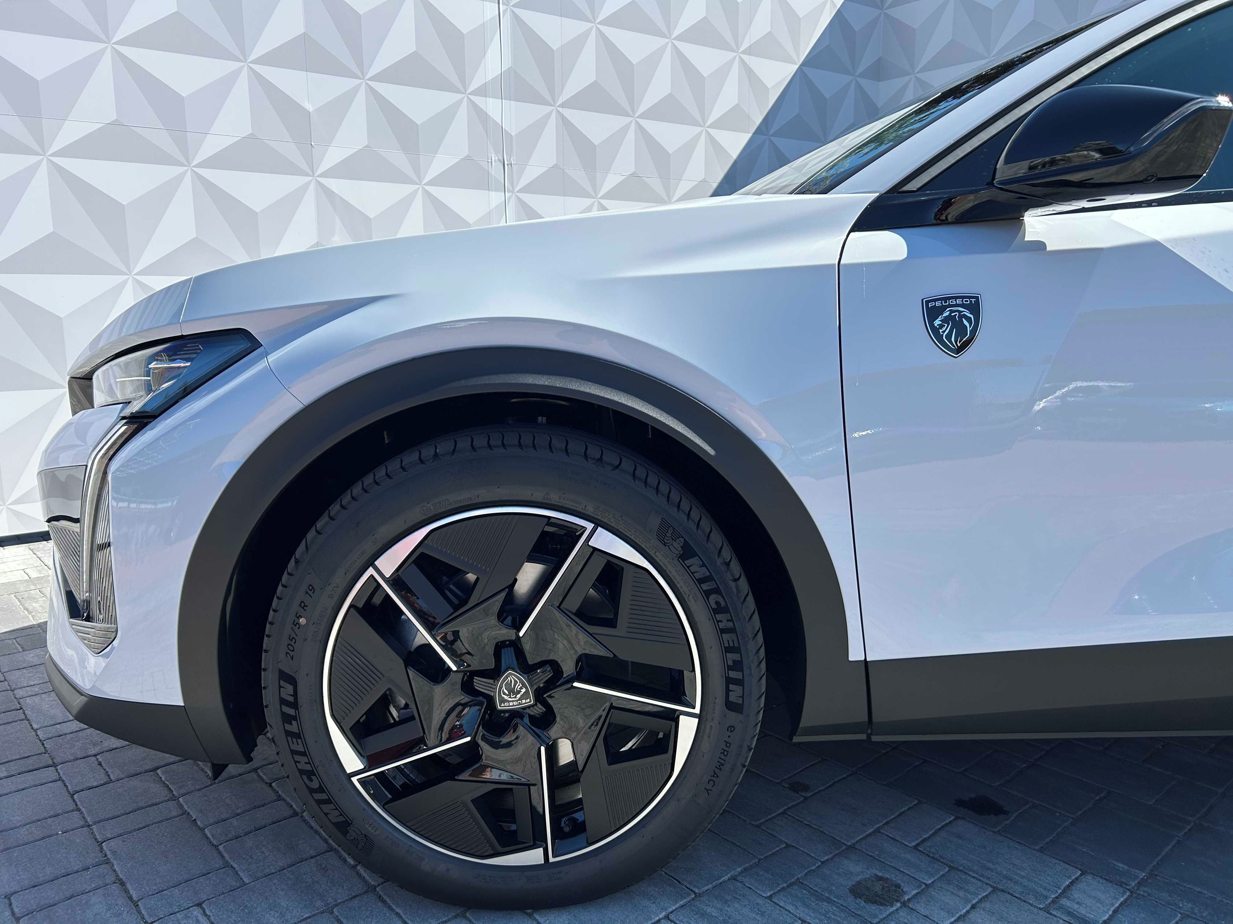 Peugeot 408, GT Plug-in HYBRID 225 e-EAT8 - fotka 6