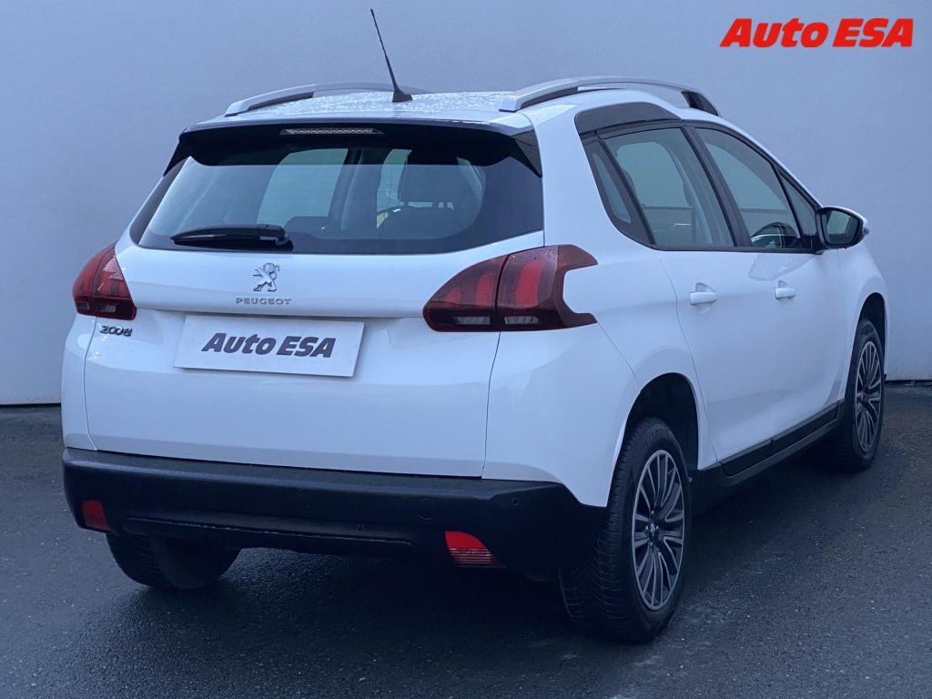 Peugeot 2008, 1.2 PT,2.maj,ČR,AC,temp - fotka 4