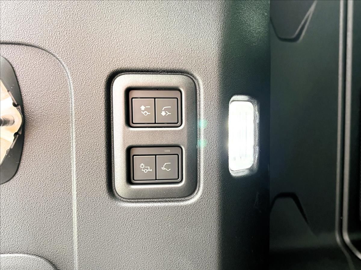 Land Rover Defender, 110 D200 X-DYNAMIC SE - fotka 6