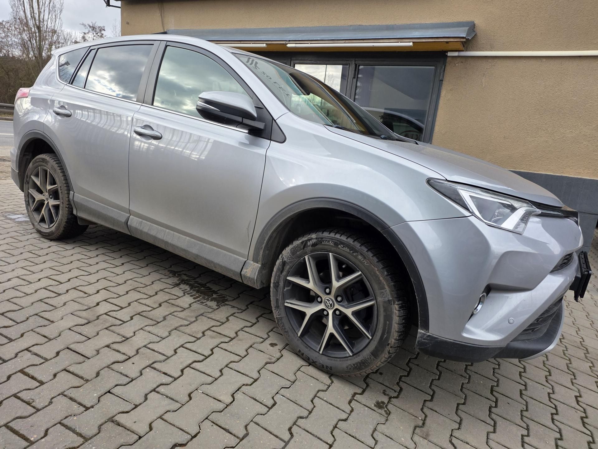 Toyota Rav4, 2.0-1.MAJITEL-TAŽNÉ-KAMERA - fotka 3