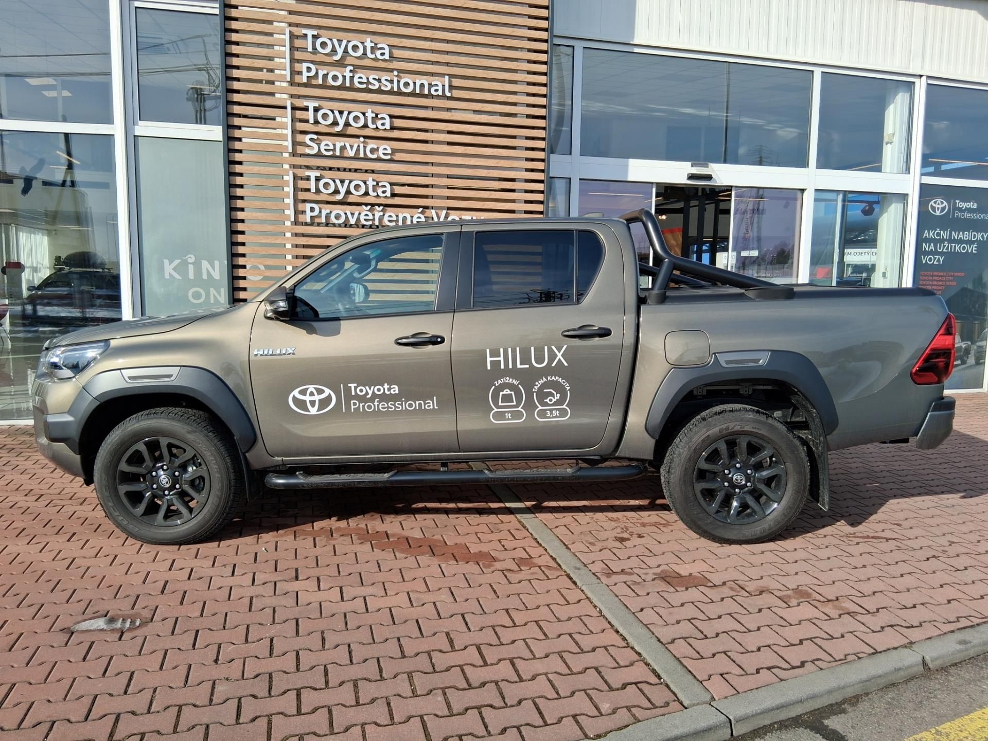 Toyota Hilux, 2,8D 6AT INVINCIBLE 4X4 - fotka 6