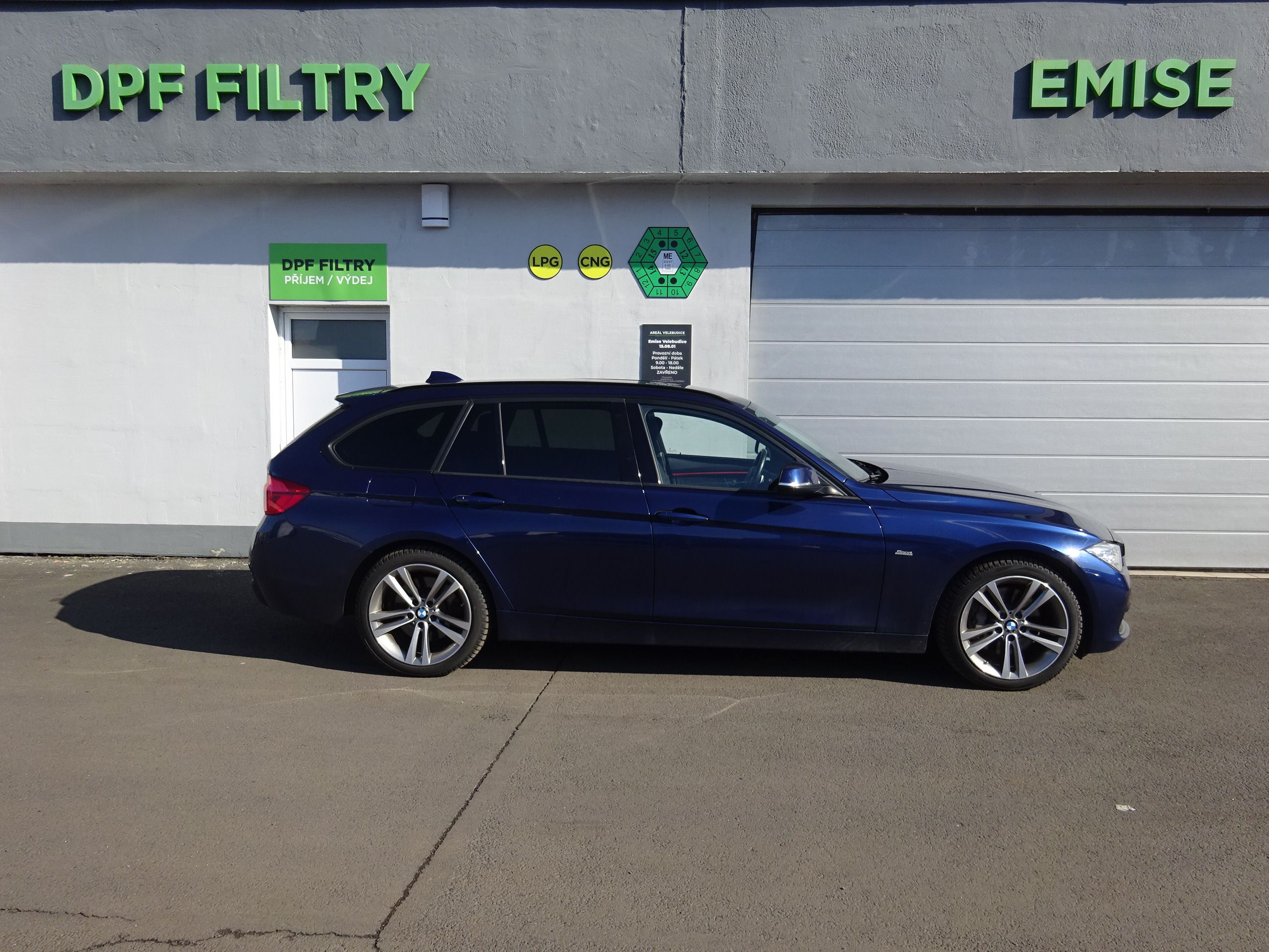 BMW Řada 3, 335 D xDrive - fotka 2