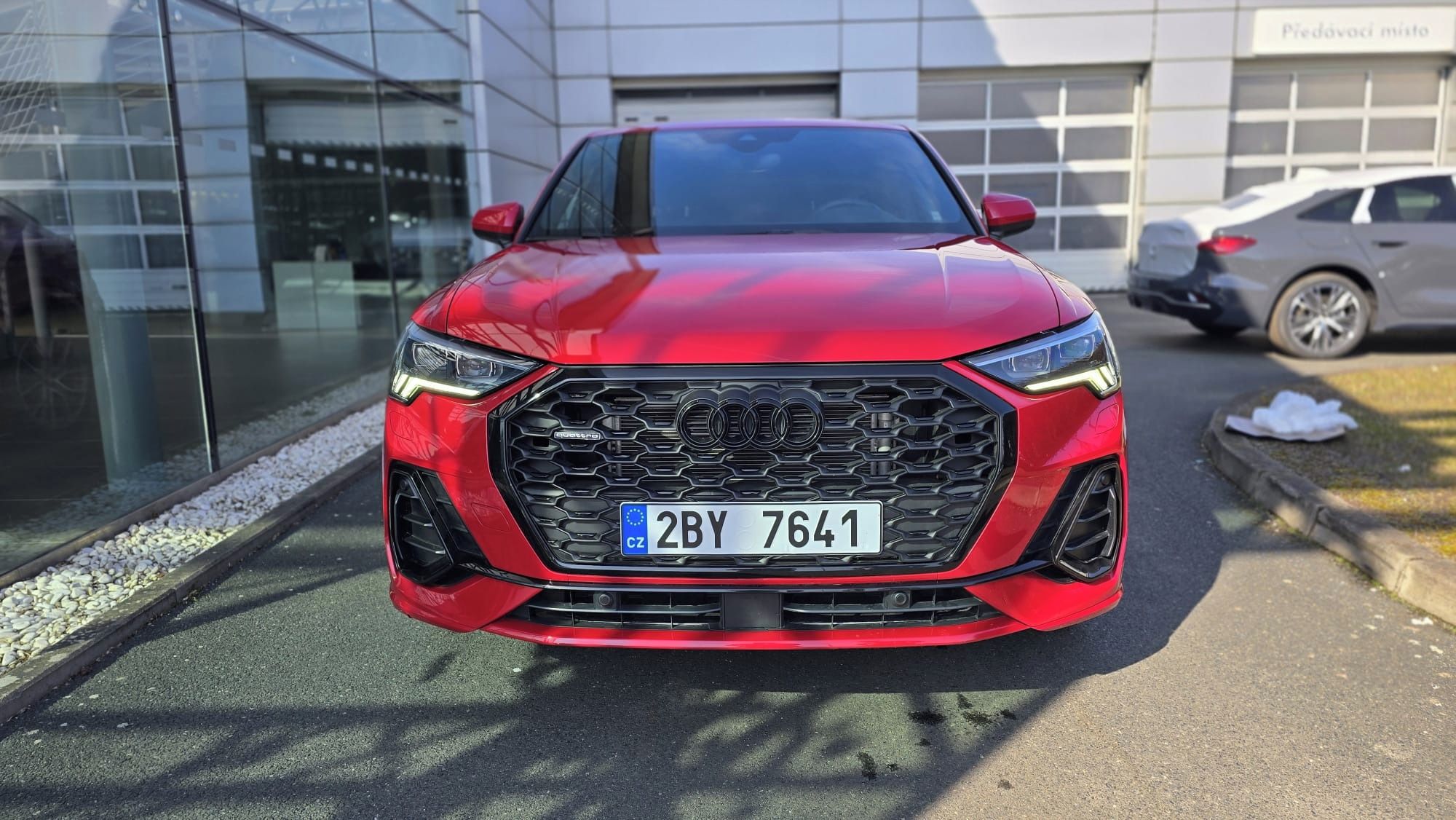 Audi Q3, SB S line 45 TFSI quattro - fotka 2