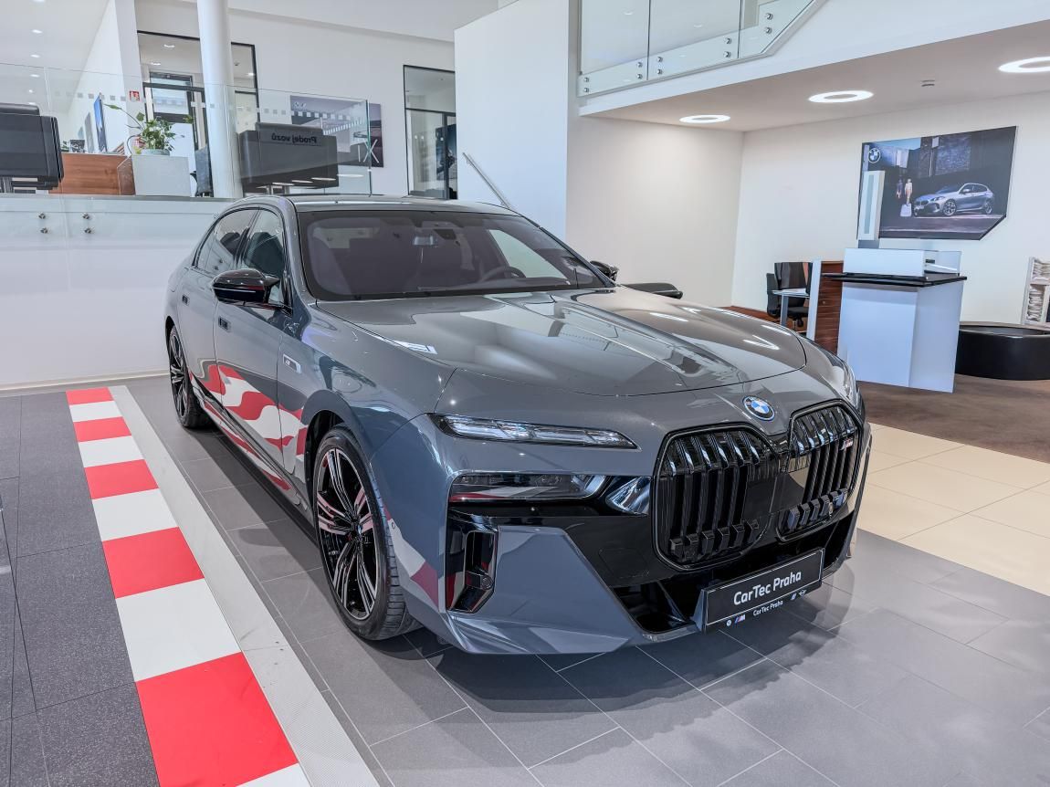 BMW Řada 7, M760e xDrive Sedan - fotka 2