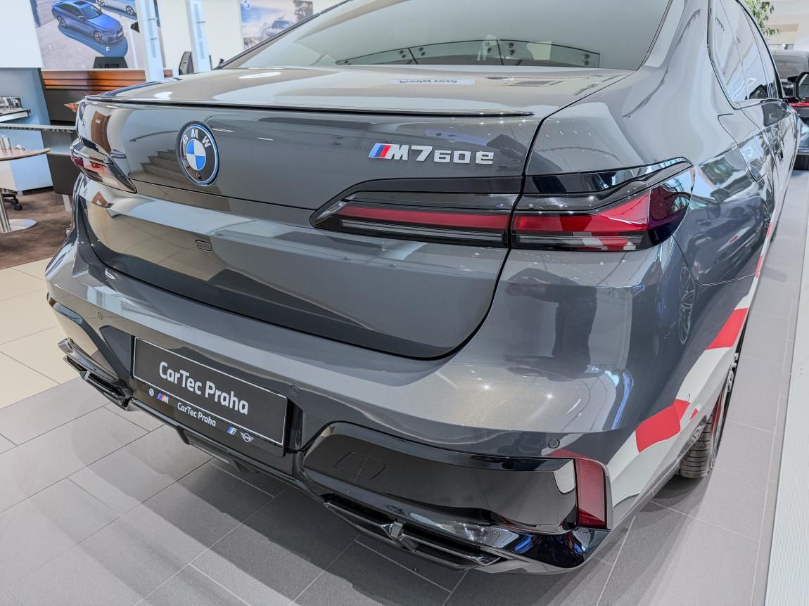 BMW Řada 7, M760e xDrive Sedan - fotka 4