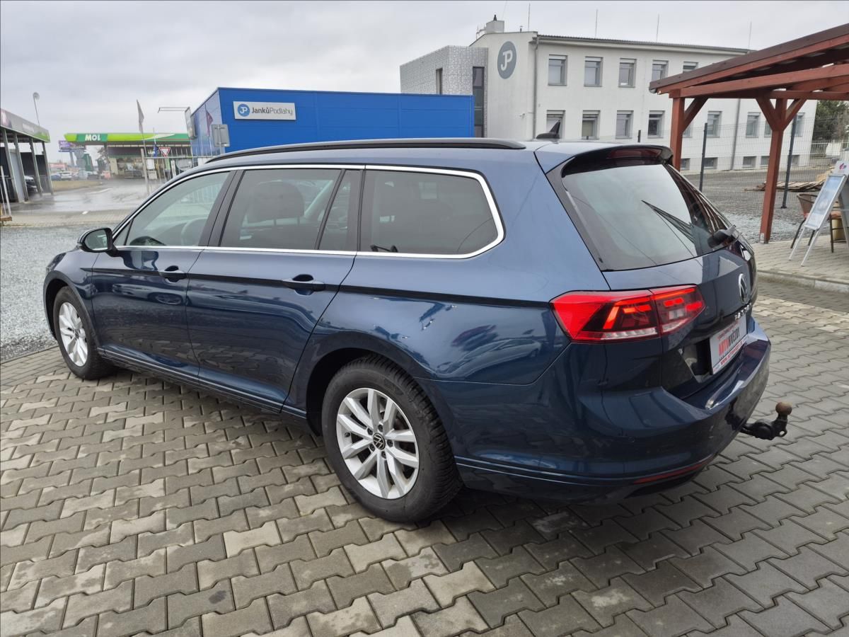Volkswagen Passat, 2,0 TDI DSG ACC NAVI S.KNIHA - fotka 6