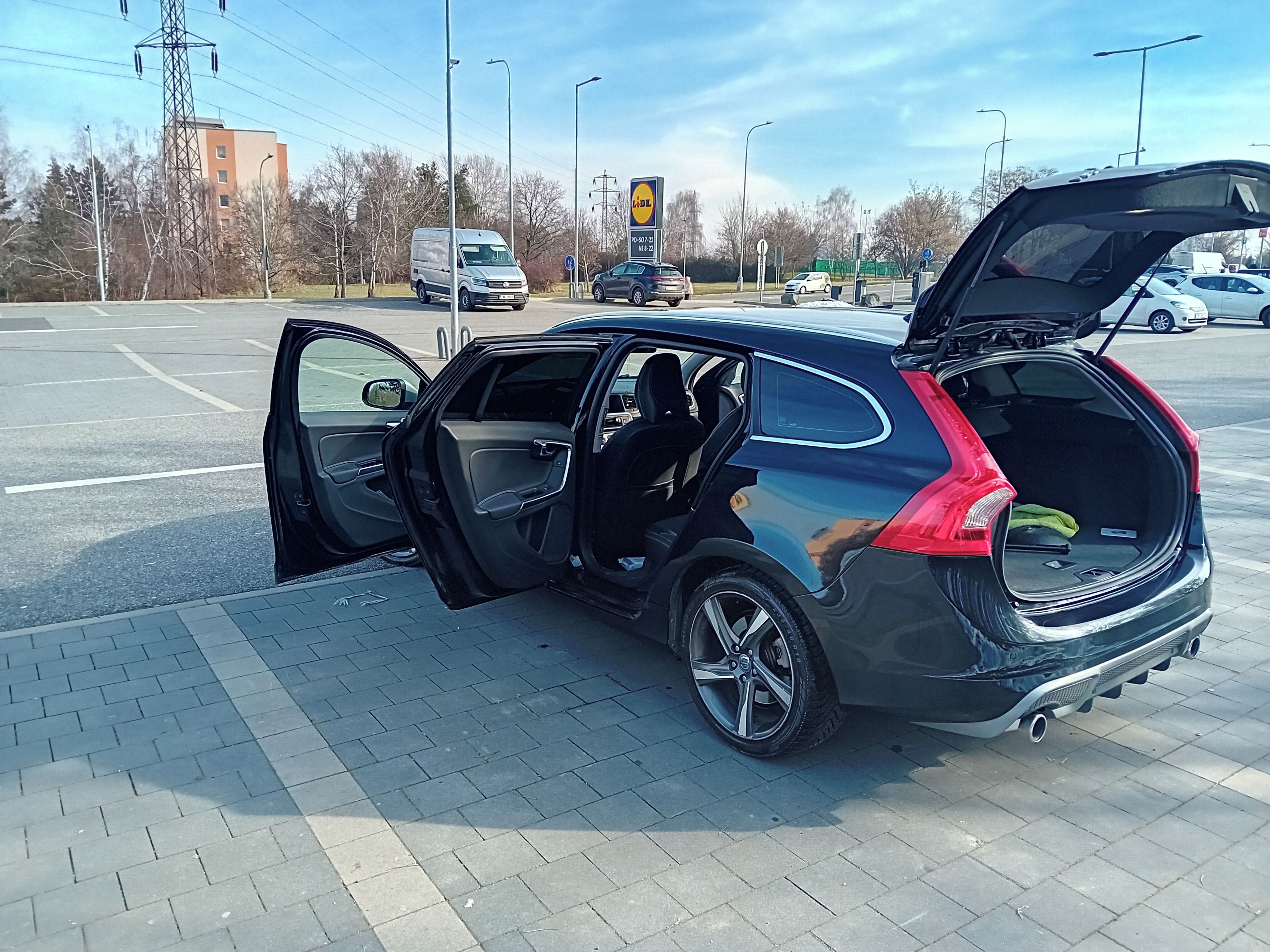 Volvo V60, Volvo V60  D3 R-design - fotka 4