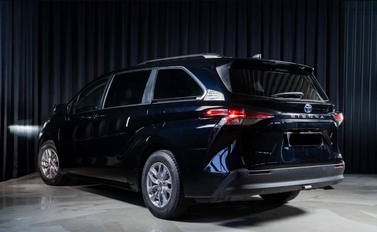 Toyota Sienna, 2.5L Hybrid XLE - fotka 4