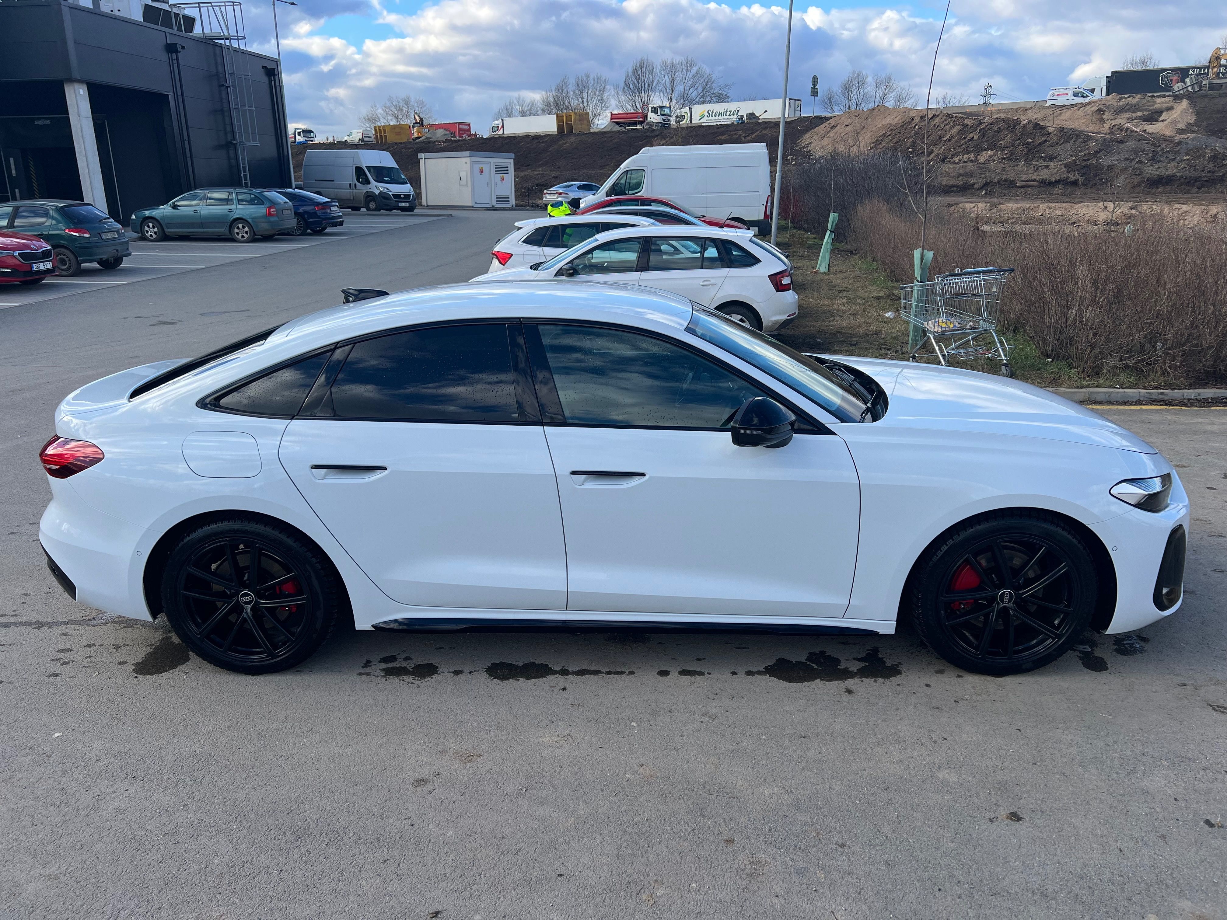 Audi A5, S-line,.MAX v + neztop +n.pneu
