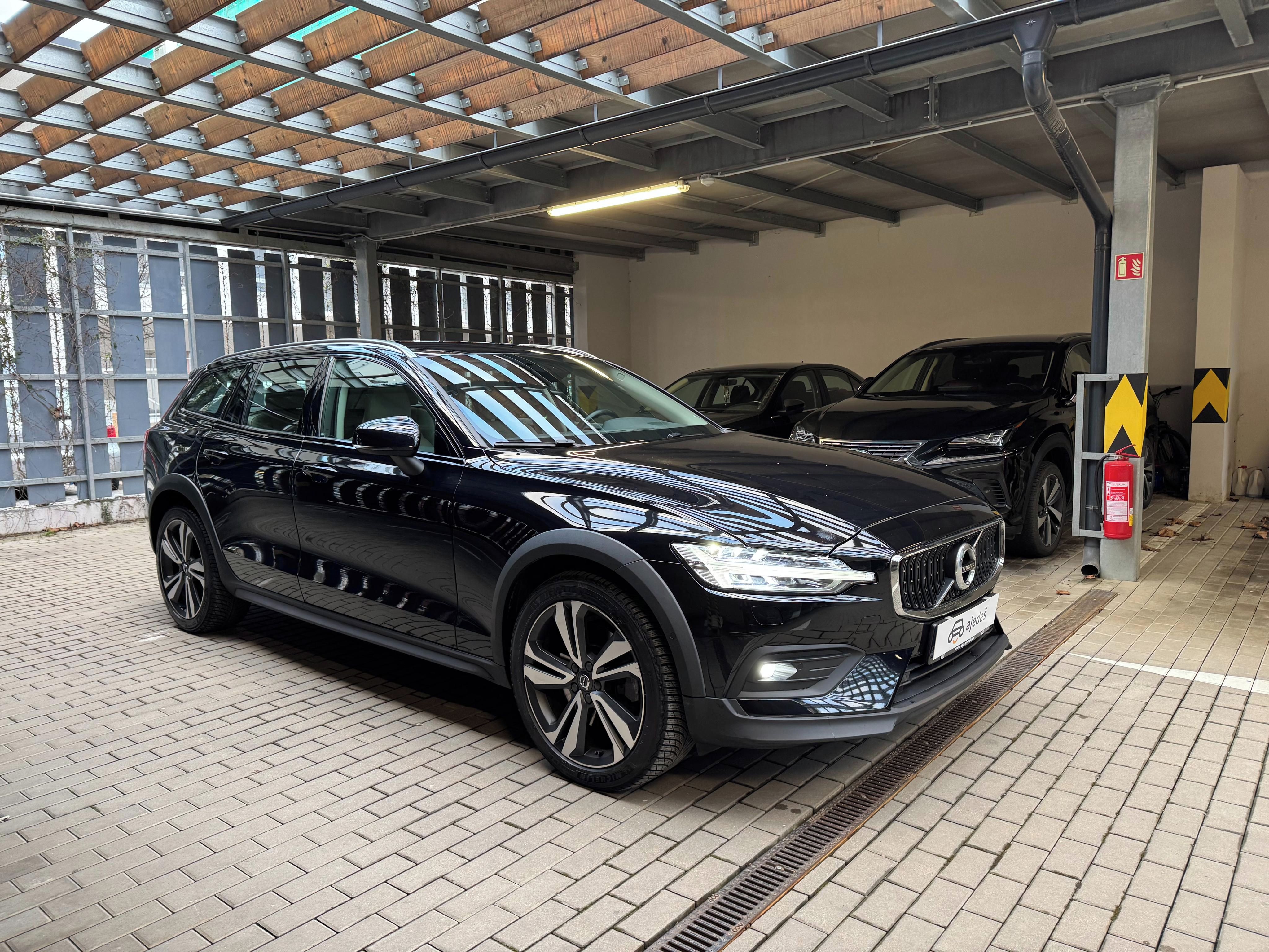 Volvo V60, Cross Country B5 AWD/DPH/ČR - fotka 4