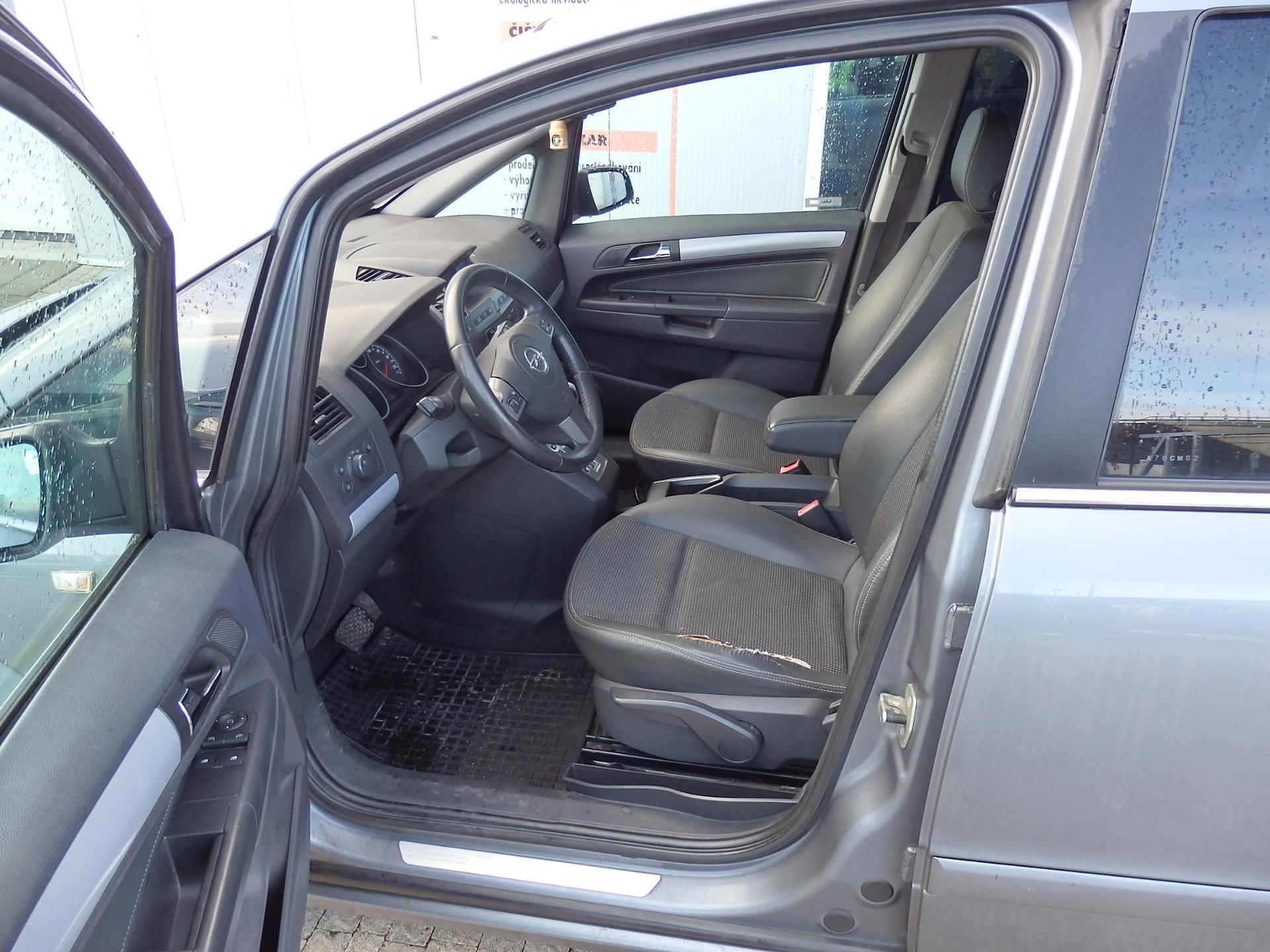 Opel Zafira, 1.9 CDTI 16V 110 kW AUTOMAT - fotka 6