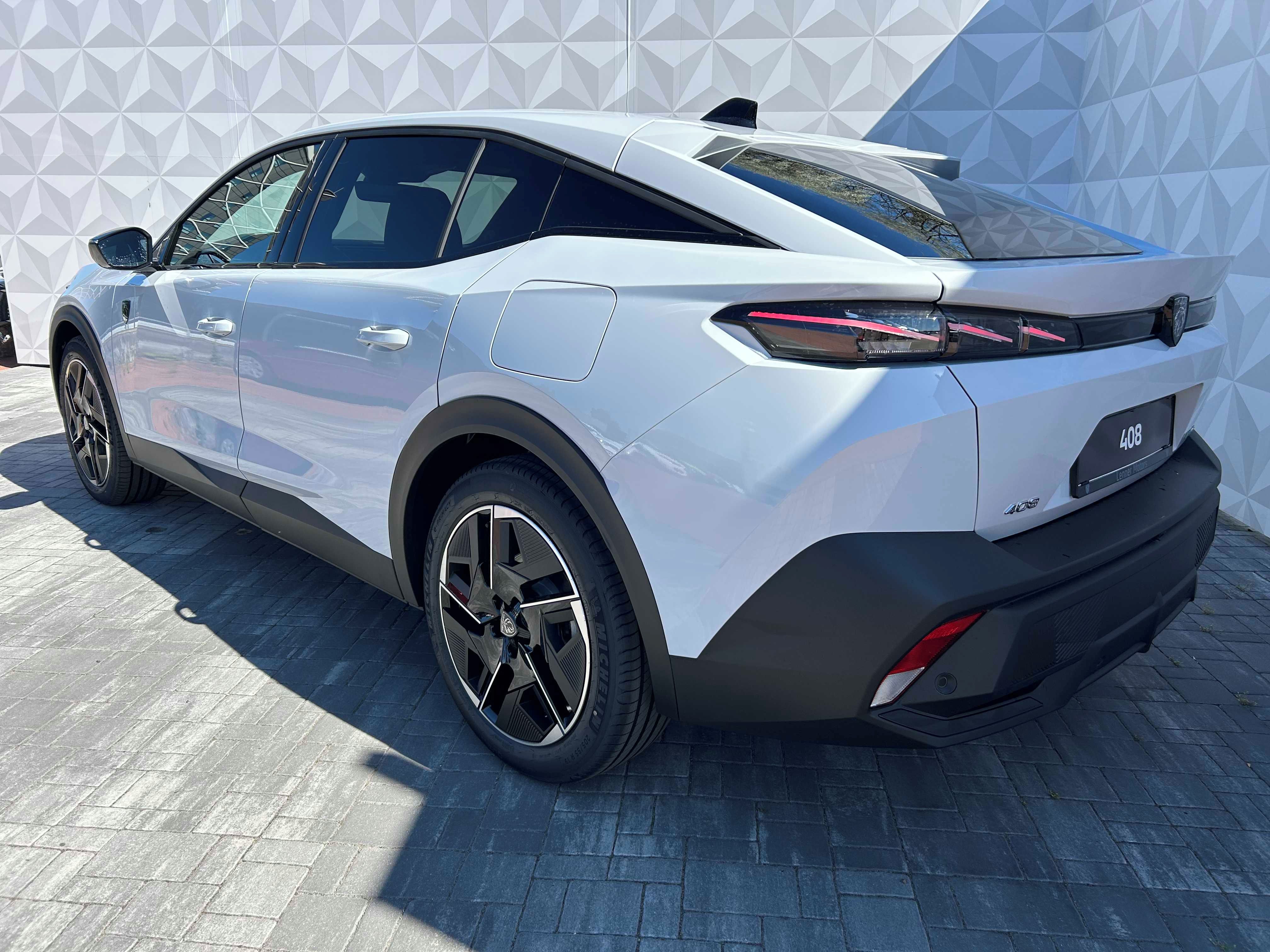 Peugeot 408, GT Plug-in HYBRID 225 e-EAT8 - fotka 5