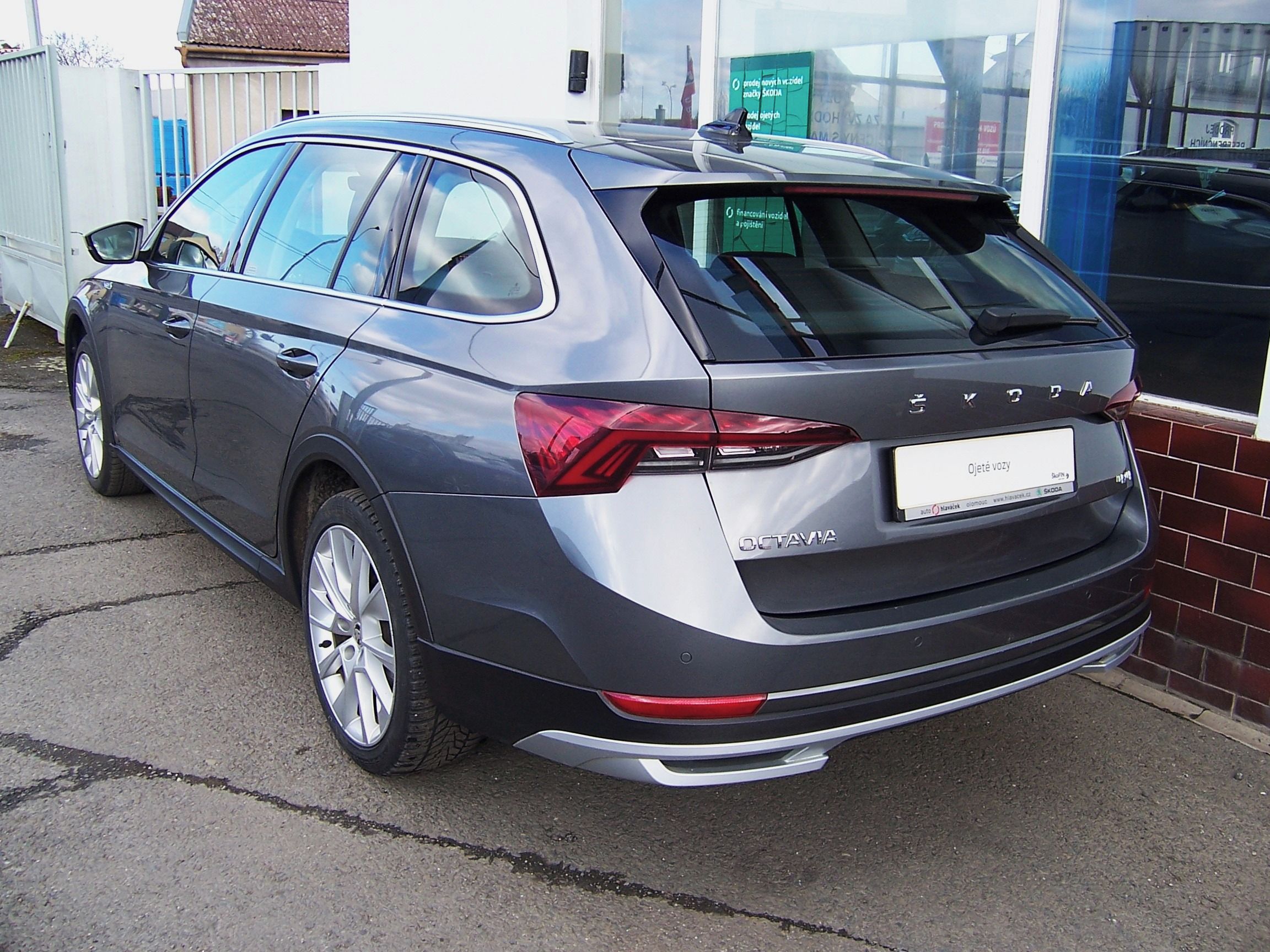 Škoda Octavia, Combi Scout 2.0TDI 7DSG 4x4 - fotka 2
