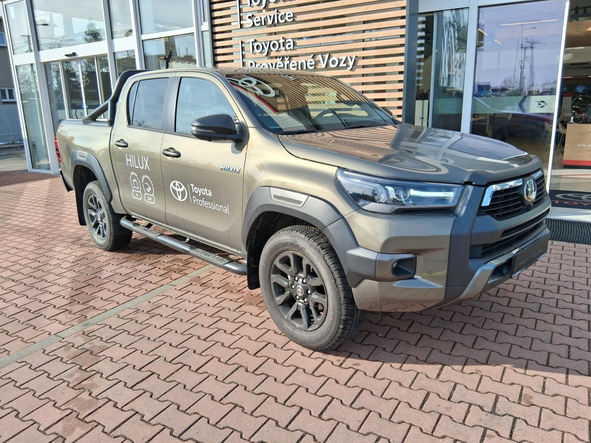 Toyota Hilux, 2,8D 6AT INVINCIBLE 4X4