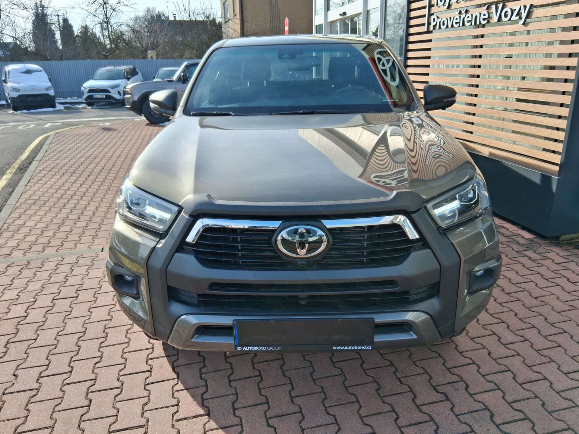 Toyota Hilux, 2,8D 6AT INVINCIBLE 4X4 - fotka 2