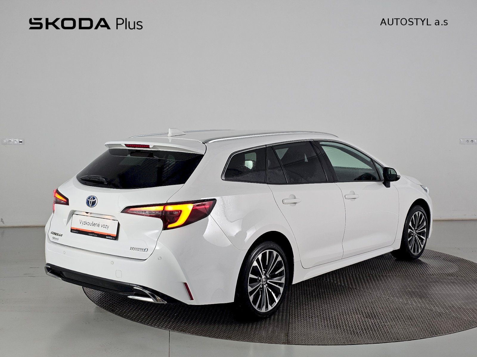 Toyota Corolla, 2.0HEV 197k STYLE - fotka 2