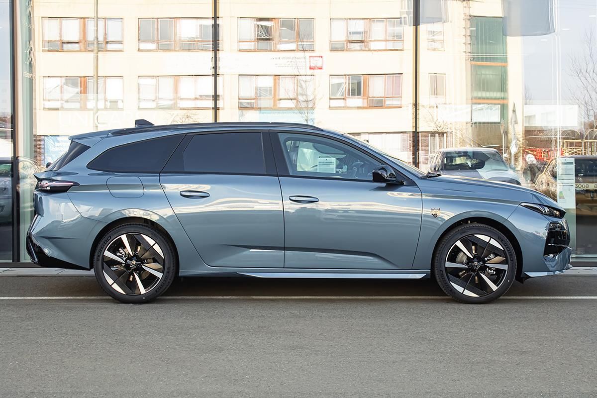 Peugeot 308, ë-GT 115 kW/157k 58kWh  SW - fotka 4