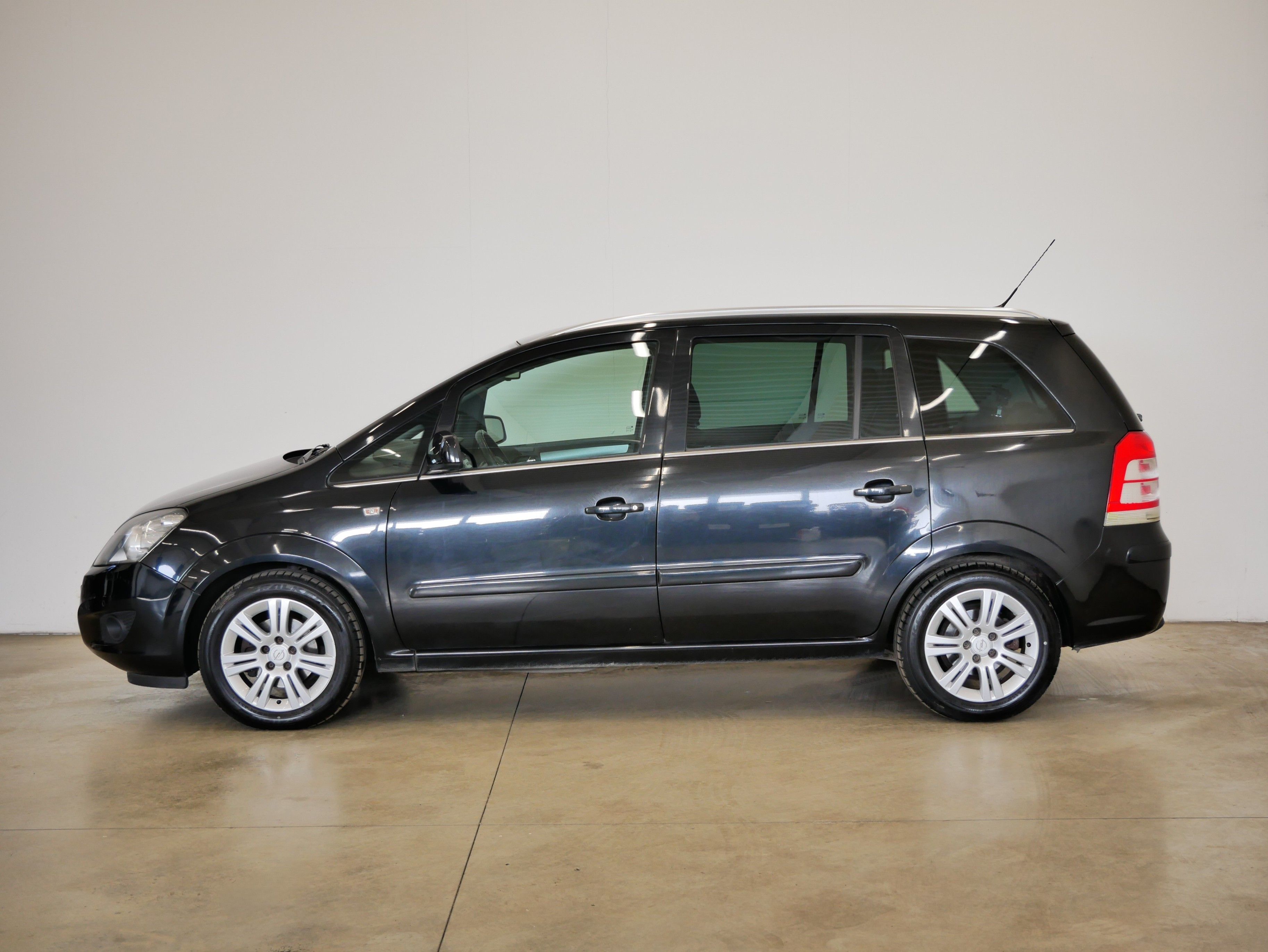 Opel Zafira, 1.8 i 103 kW Family Plus - fotka 3