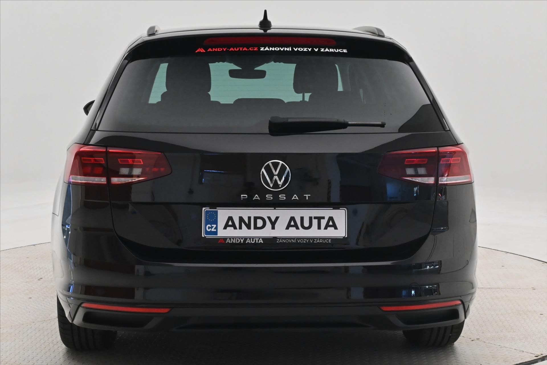 Volkswagen Passat, 2,0 TDI 110kW DSG Business Zár - fotka 6