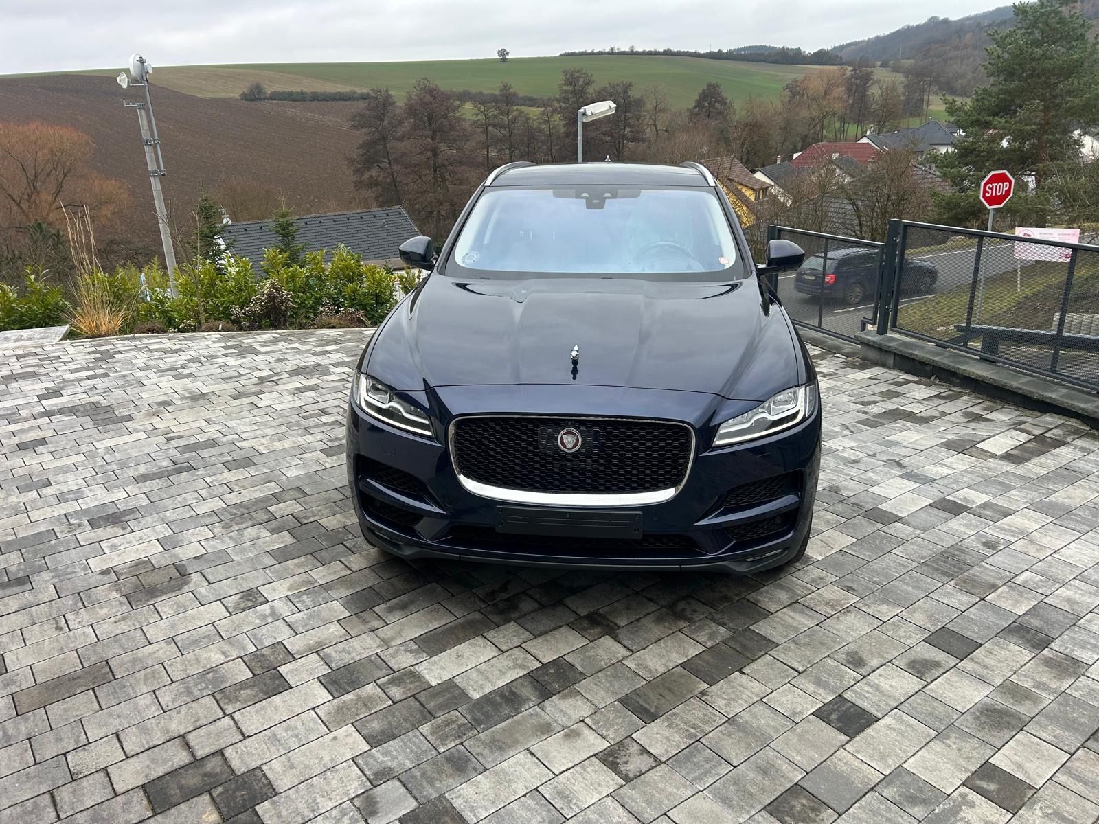 Jaguar F-Pace, 3.0d AWD Porfolio Blue - fotka 2