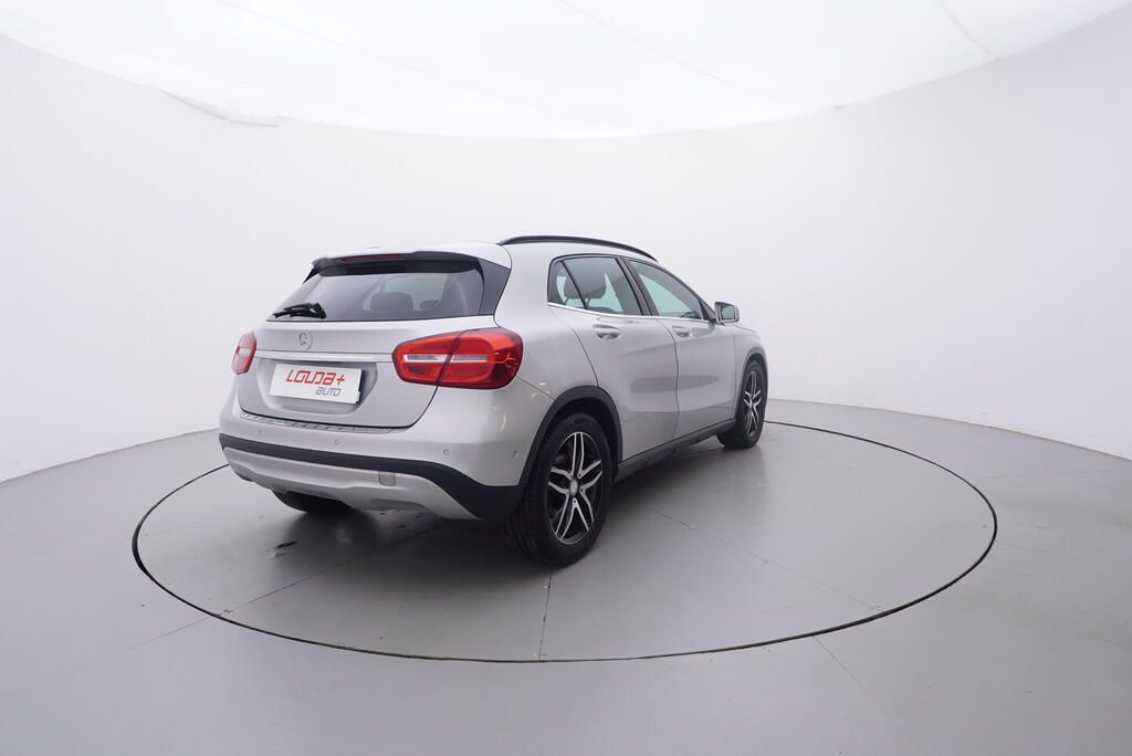 Mercedes-Benz GLA, Style 1.6 115 kW - fotka 5