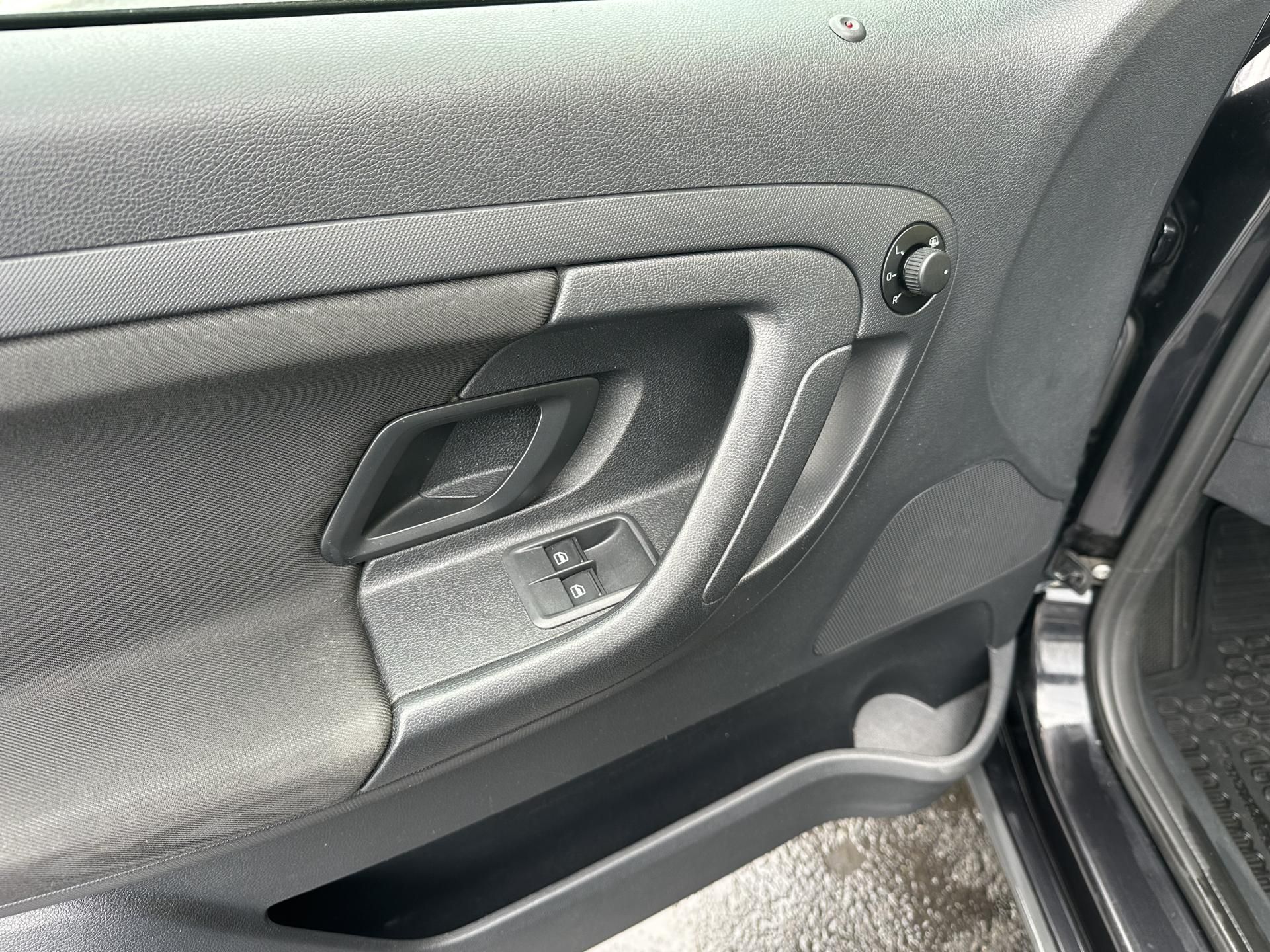Škoda Roomster, SCOUT 1.2TSI/63kW AC * 2.Maj. - fotka 5