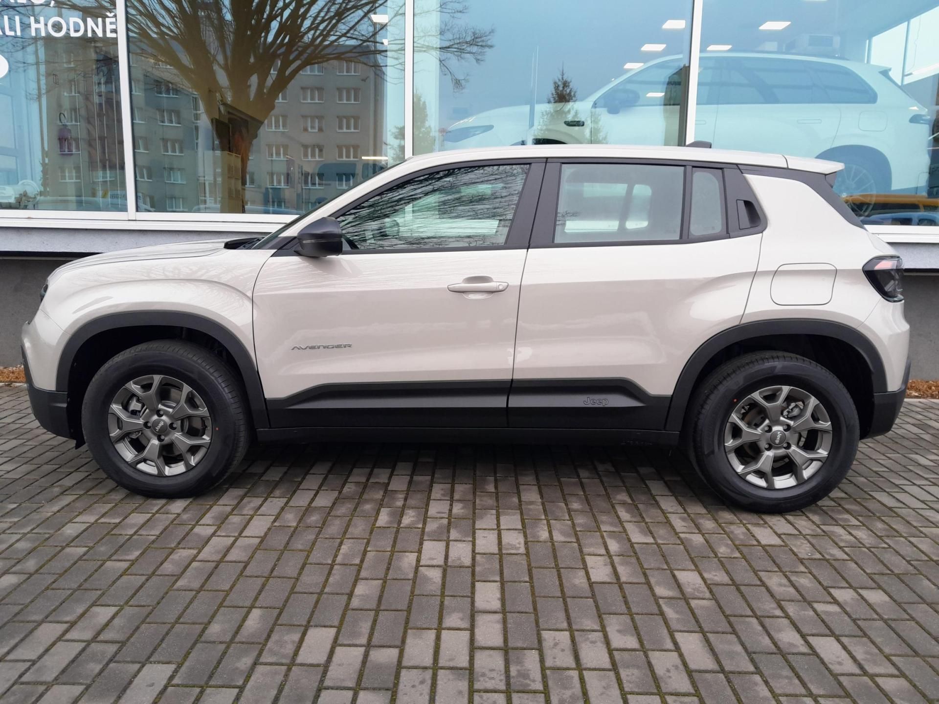 Jeep Avenger, Longitude 1,2 110 PS automat - fotka 6