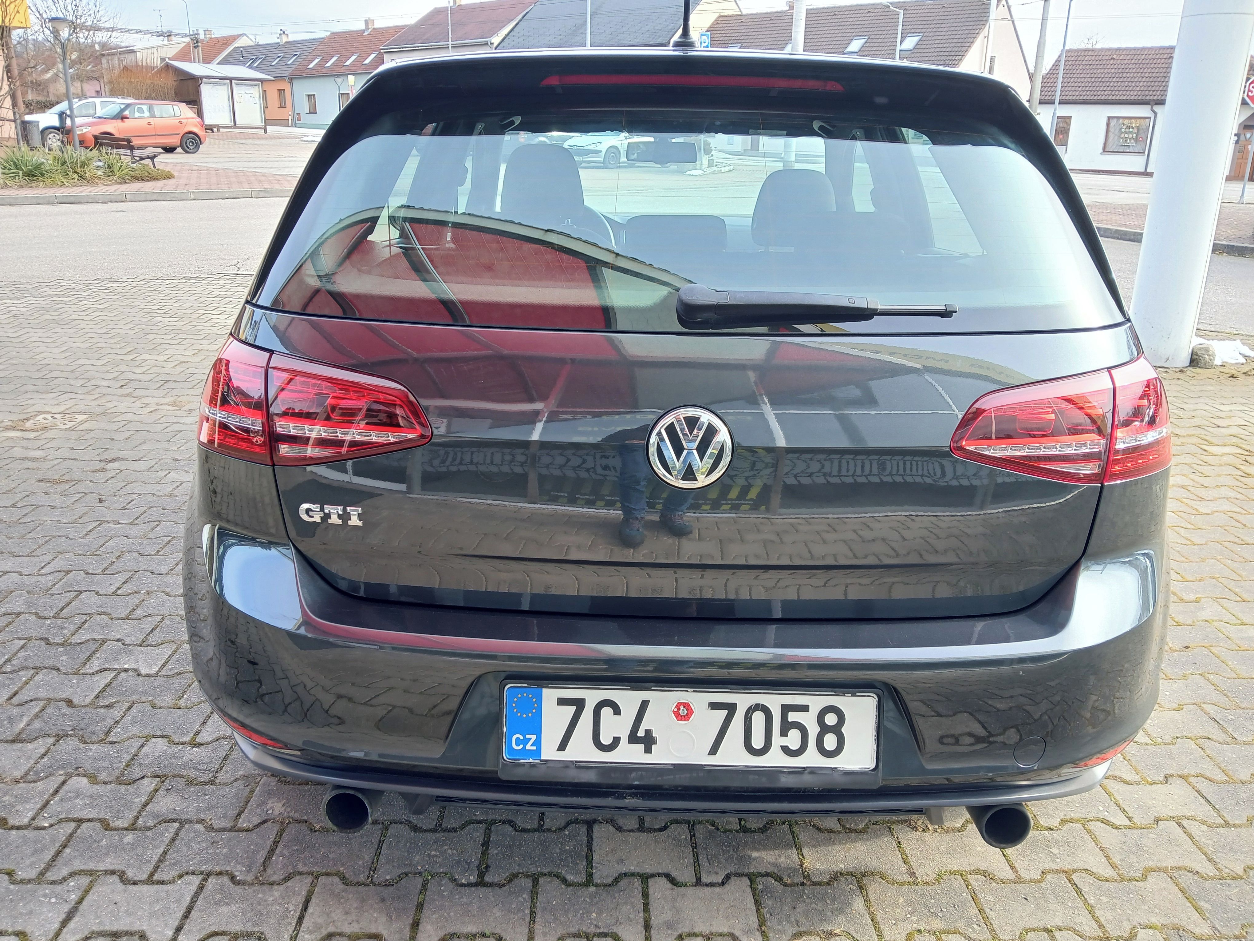 Volkswagen Golf, GTI VII, 162kW, man.1.maj.,ČR. - fotka 4