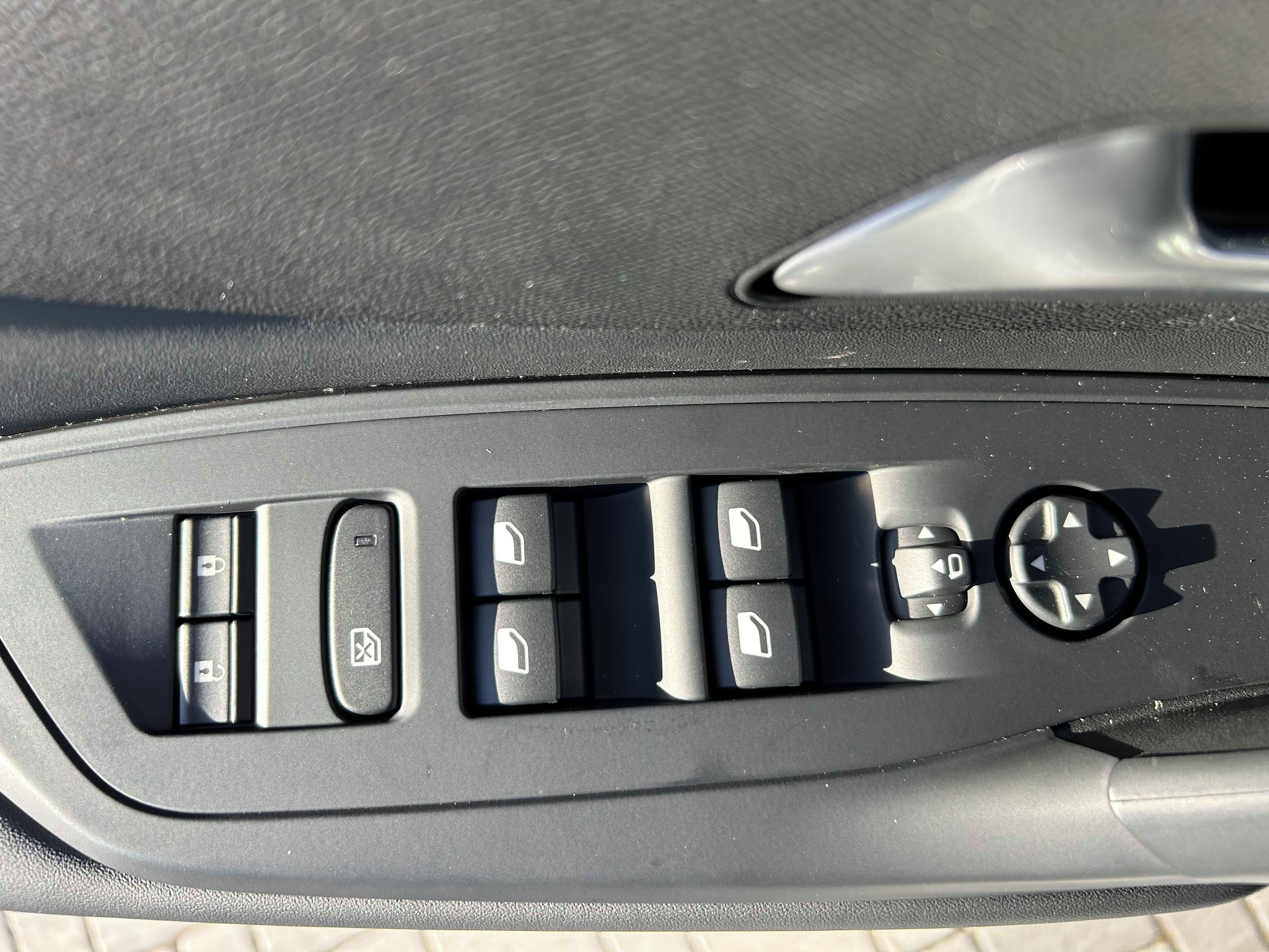 Peugeot 308, ALLURE Hybrid 145 e-DCS6 - fotka 3