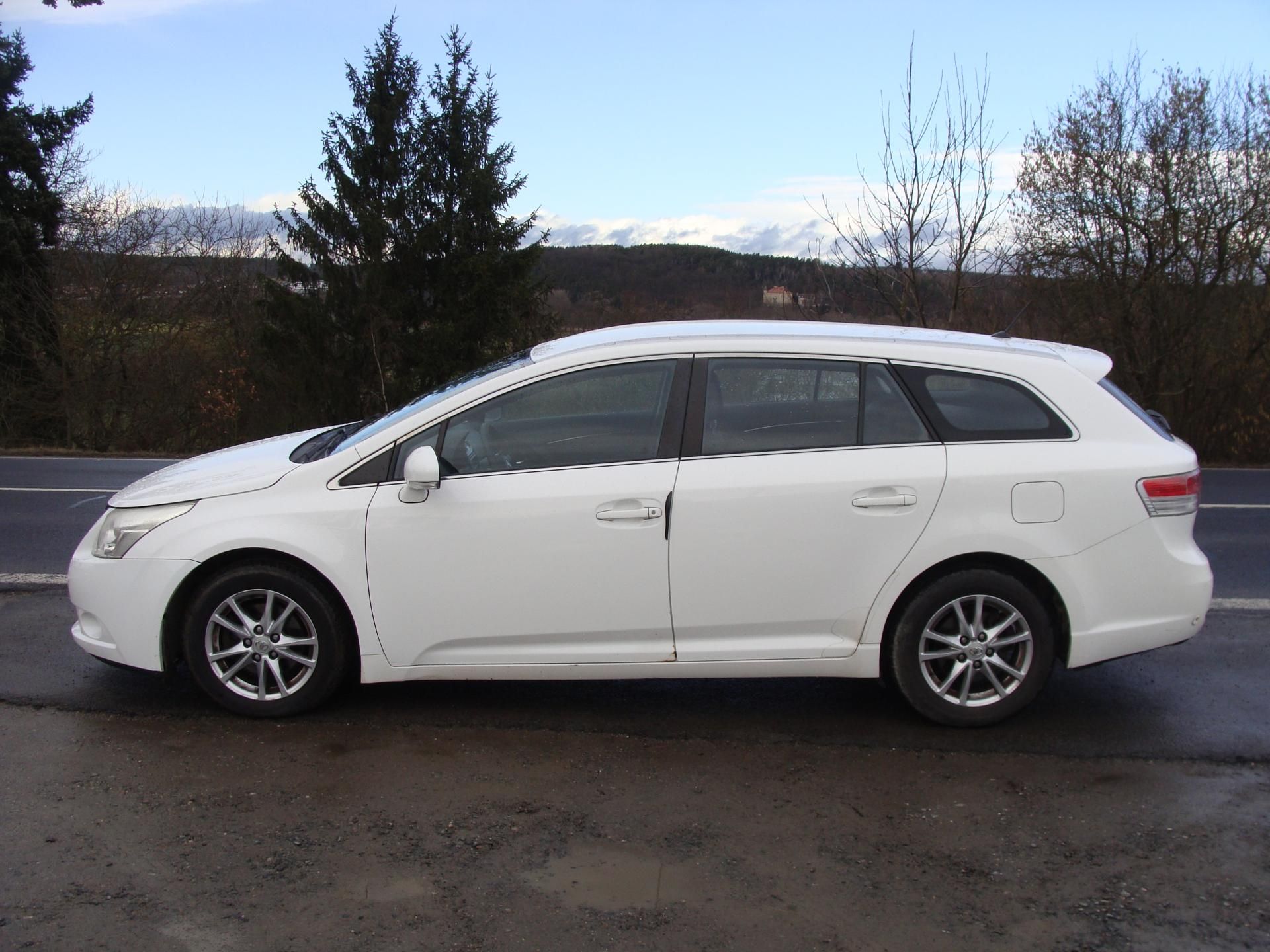 Toyota Avensis, 2.0 D-4D, 93 kW,klima,p.kamera - fotka 2