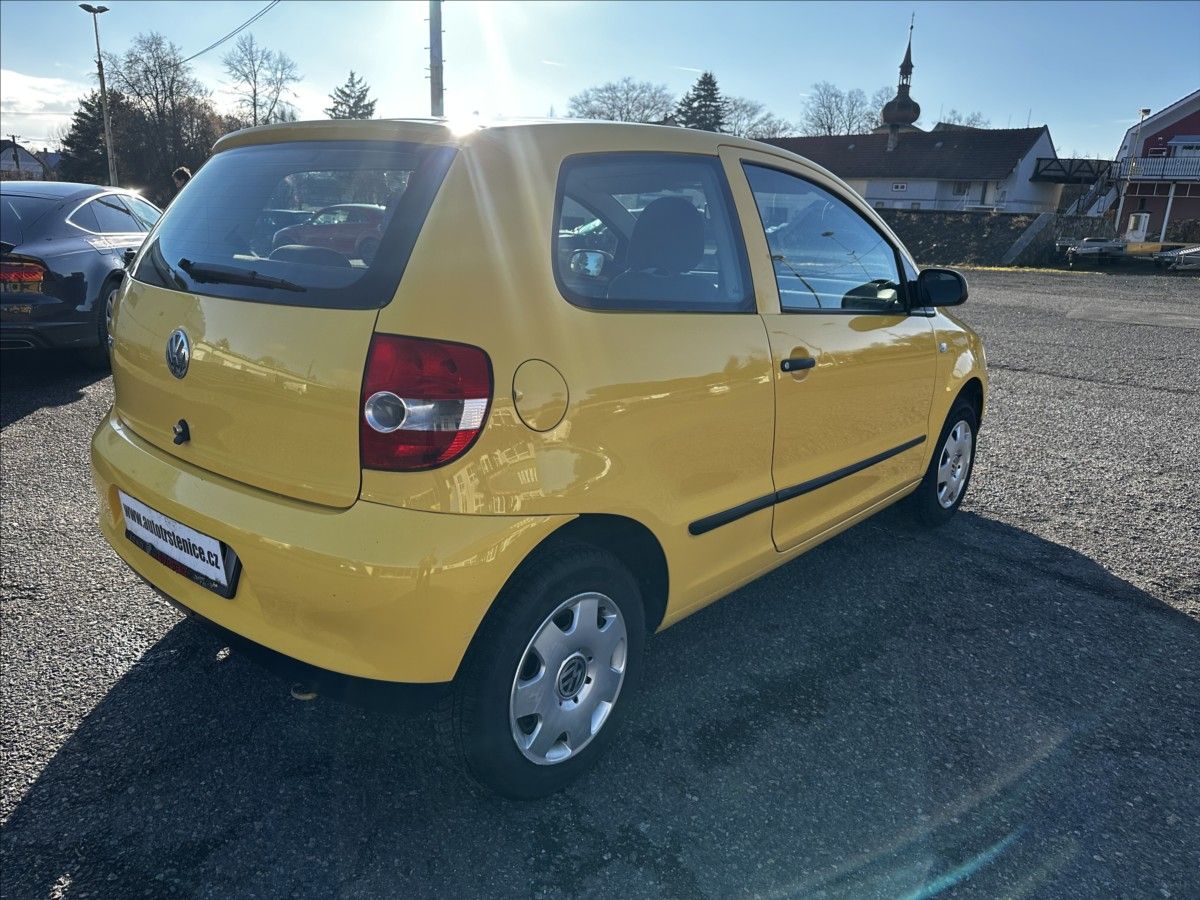 Volkswagen Fox, 1,2 i-MÁLO KM-PO SERVISE - fotka 5