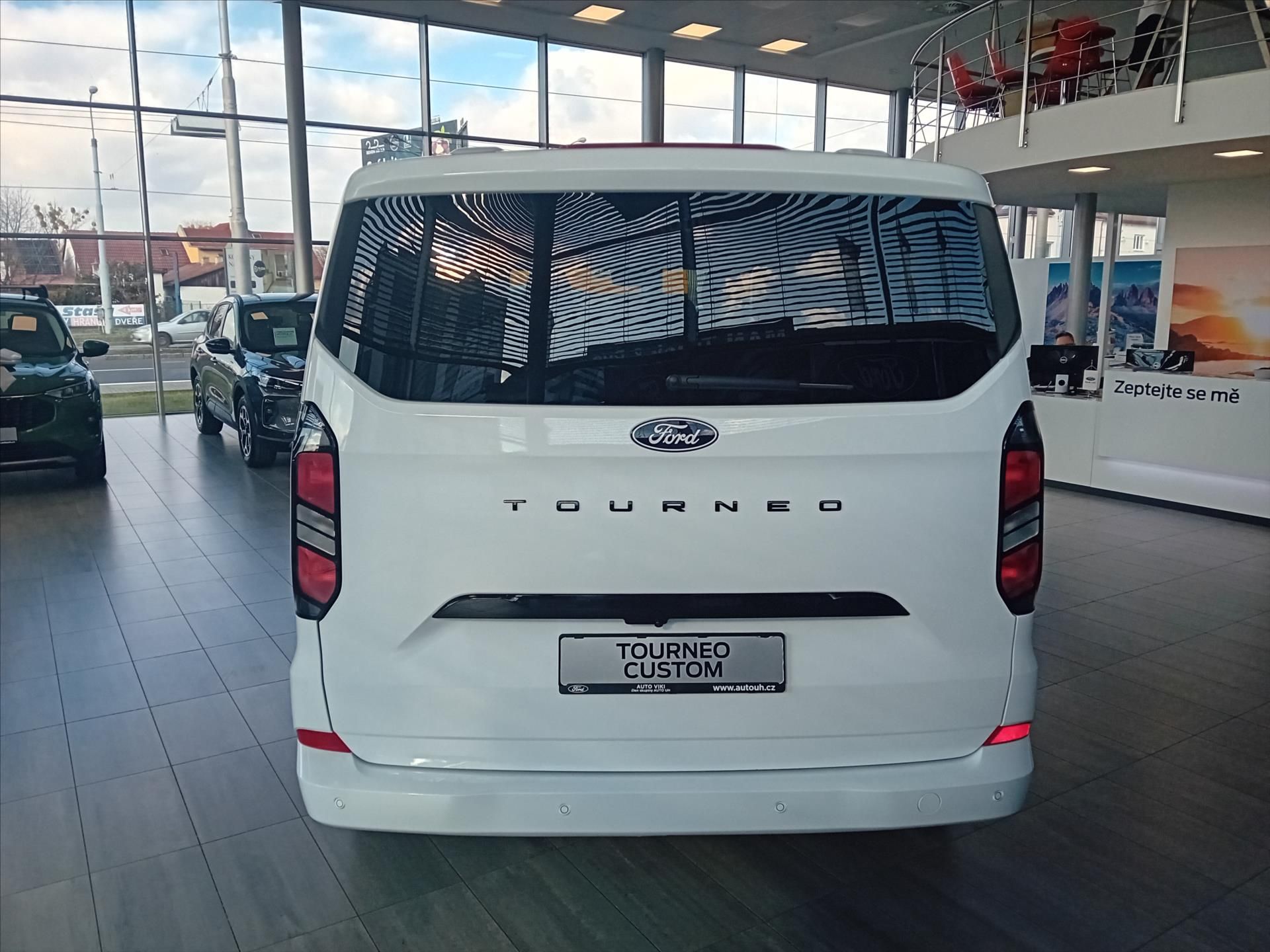 Ford Tourneo Custom, 2,0 EcoBlue 110kW/150k  Titani - fotka 4