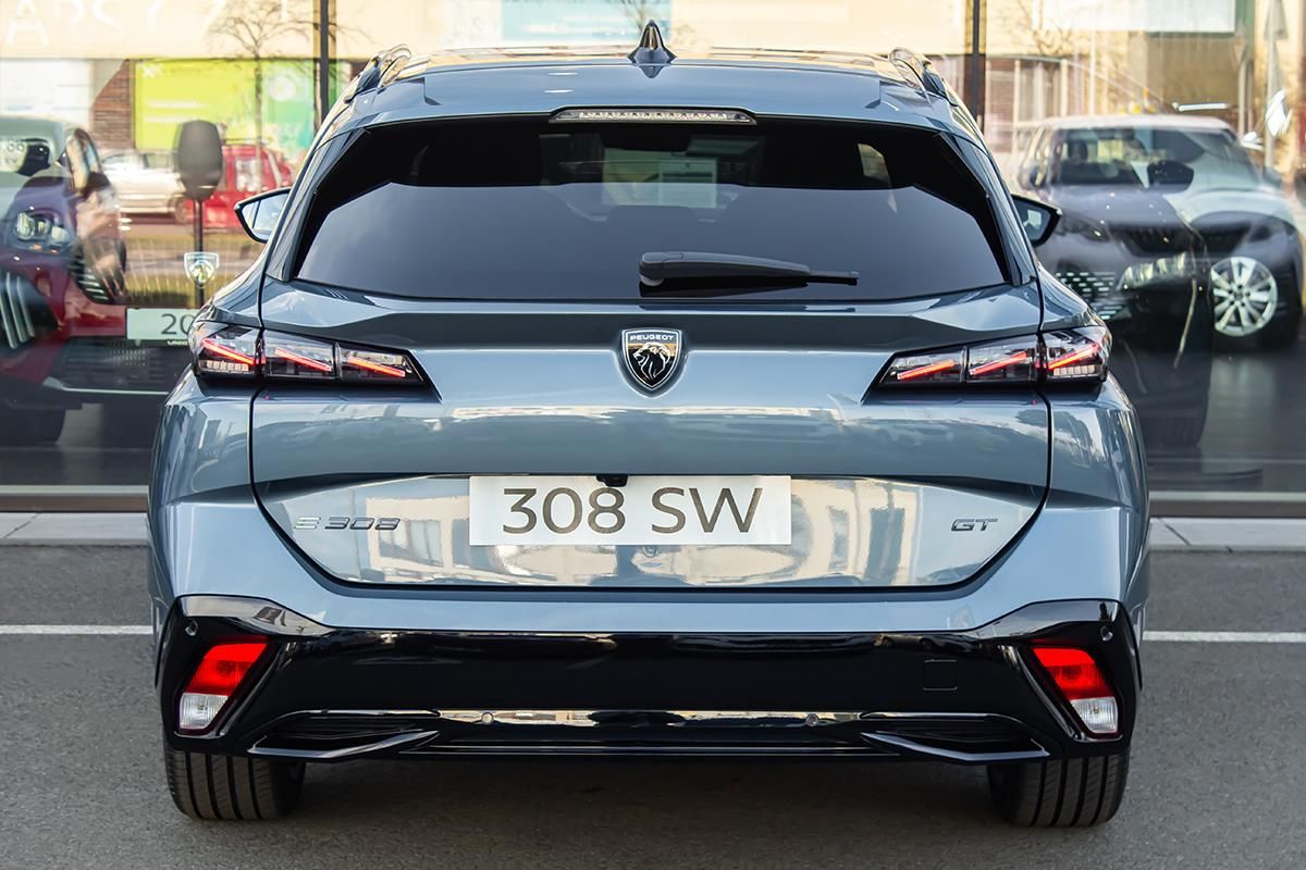 Peugeot 308, ë-GT 115 kW/157k 58kWh  SW - fotka 6