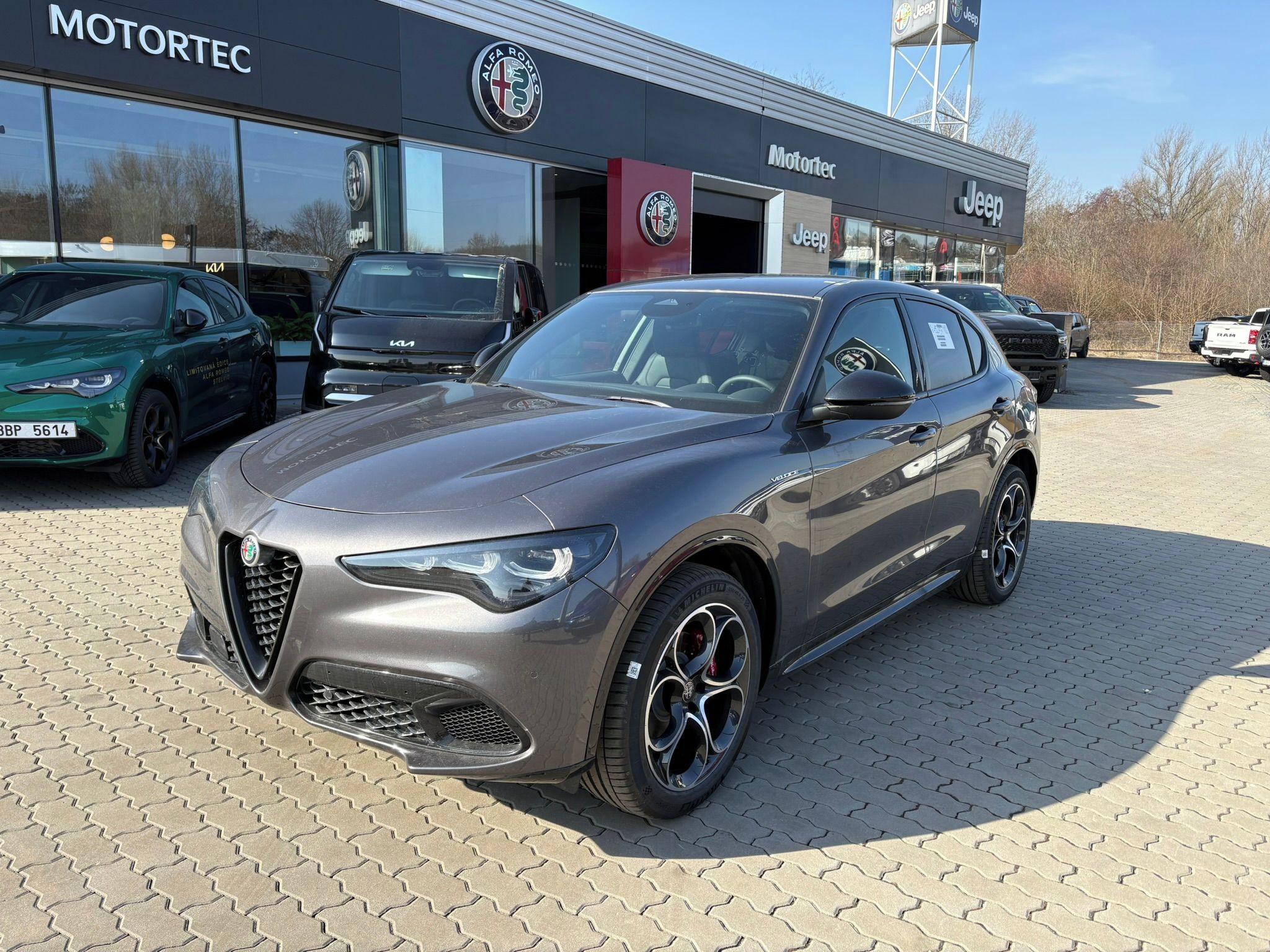 Alfa Romeo Stelvio, Veloce 2.0 Turbo 280k AT8 Q4 - fotka 3