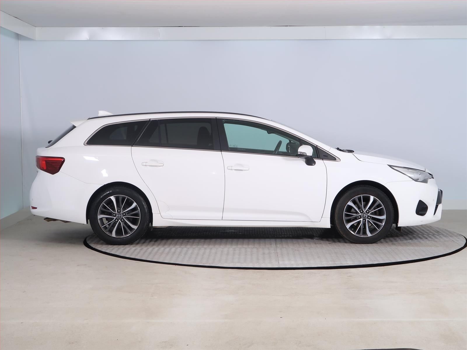 Toyota Avensis, 1.6 D-4D, NOVÁ CENA - fotka 6