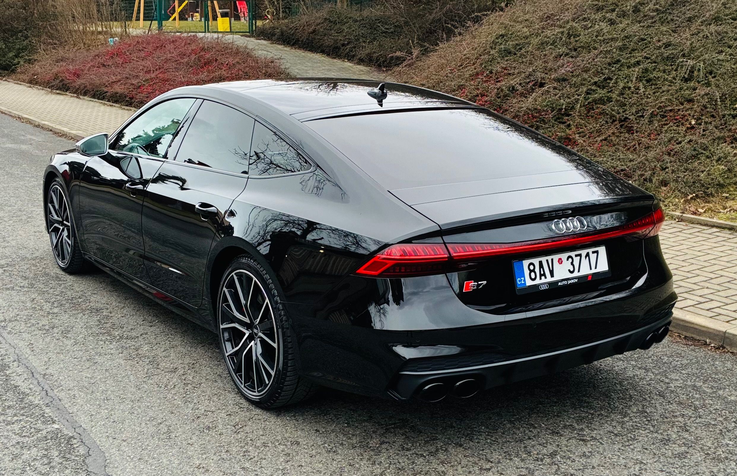 Audi S7, záruka, nové v ČR, perfektní - fotka 4