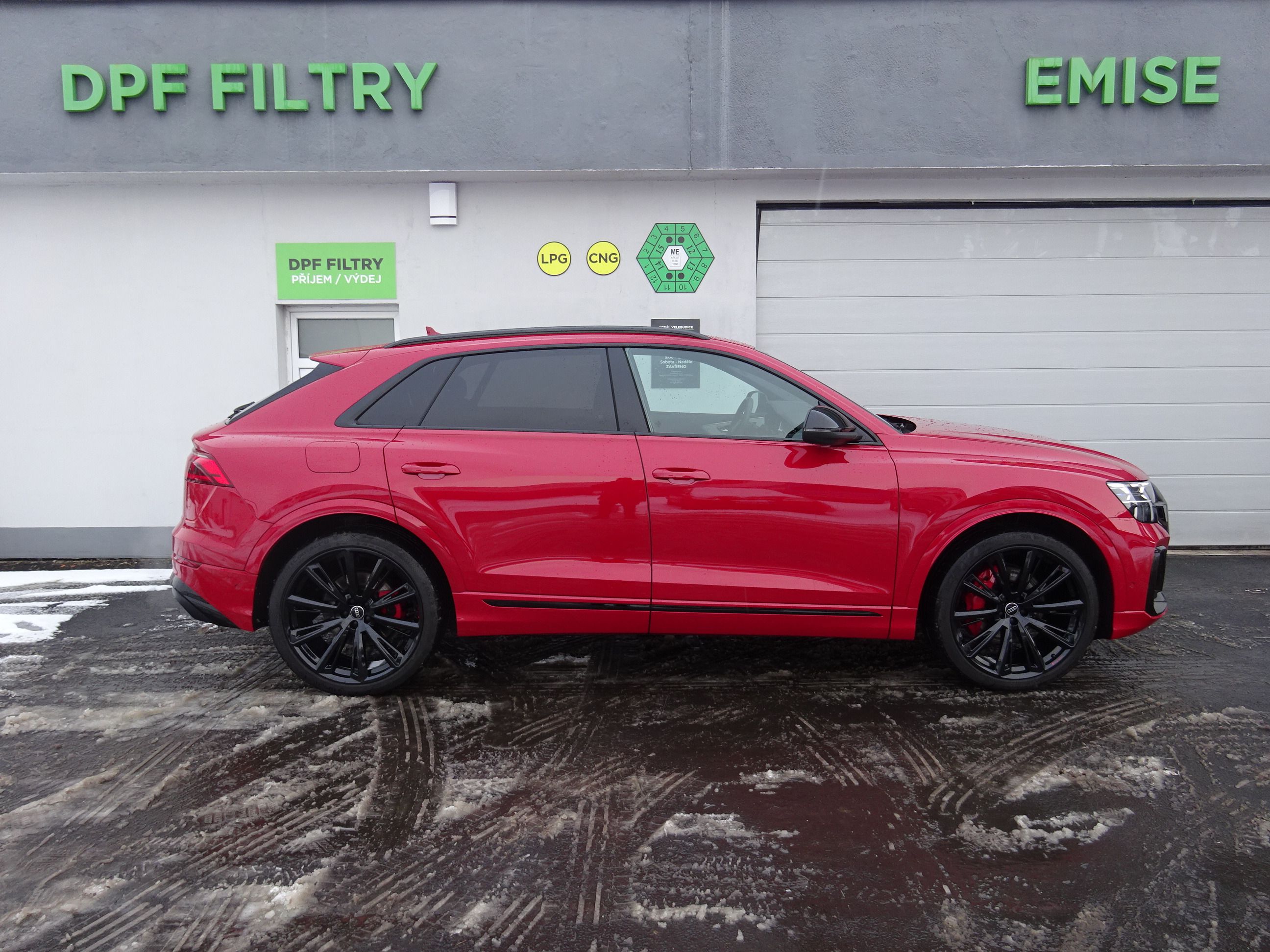 Audi Q8, 3.0 TDi S-Line - fotka 2