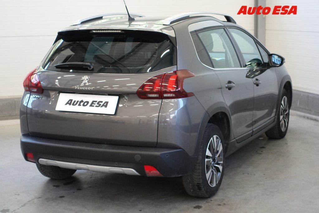 Peugeot 2008, 1.2 PT,Allure,navi - fotka 6