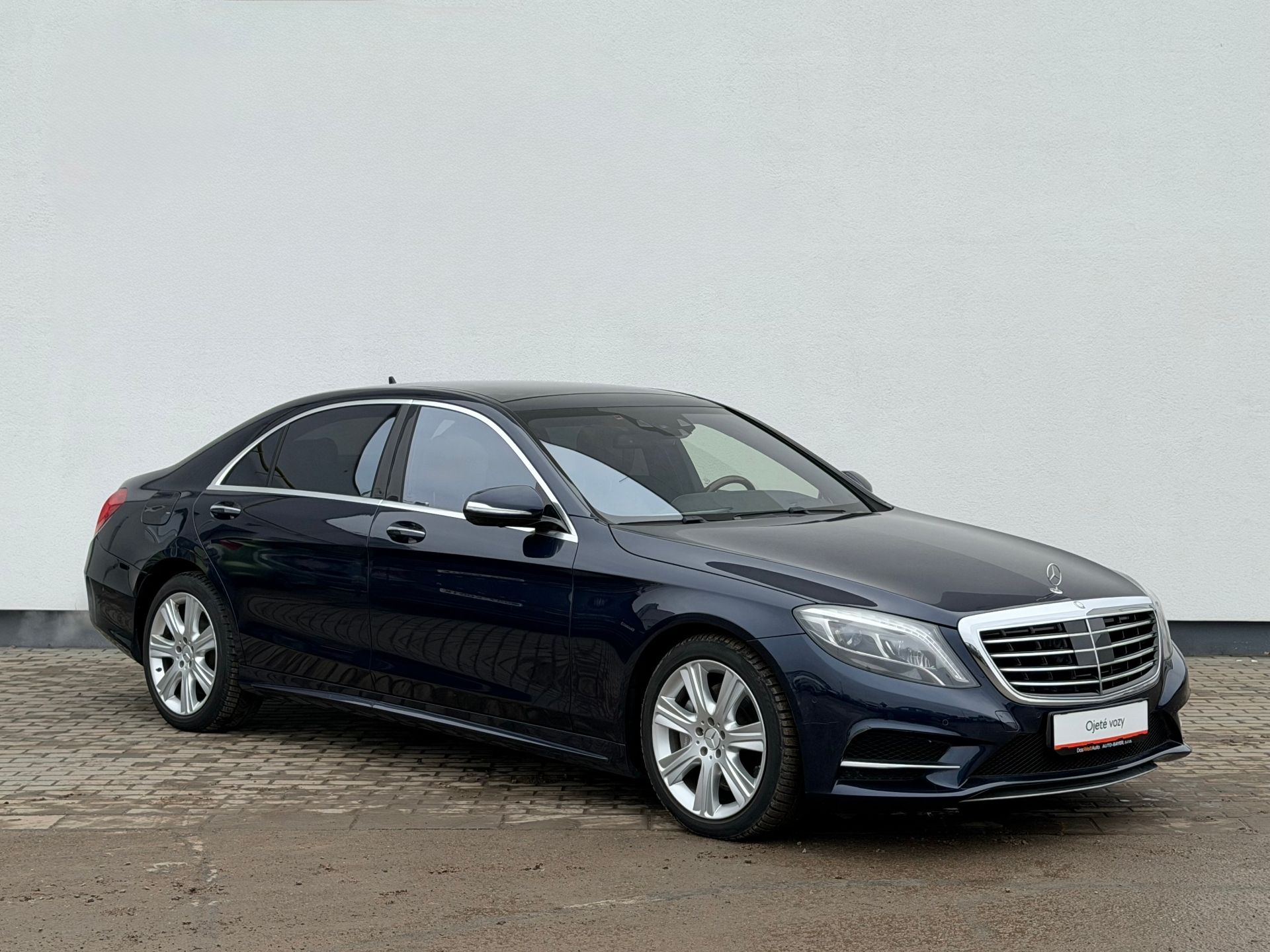 Mercedes-Benz Třídy S, L V8 4MATIC - fotka 6
