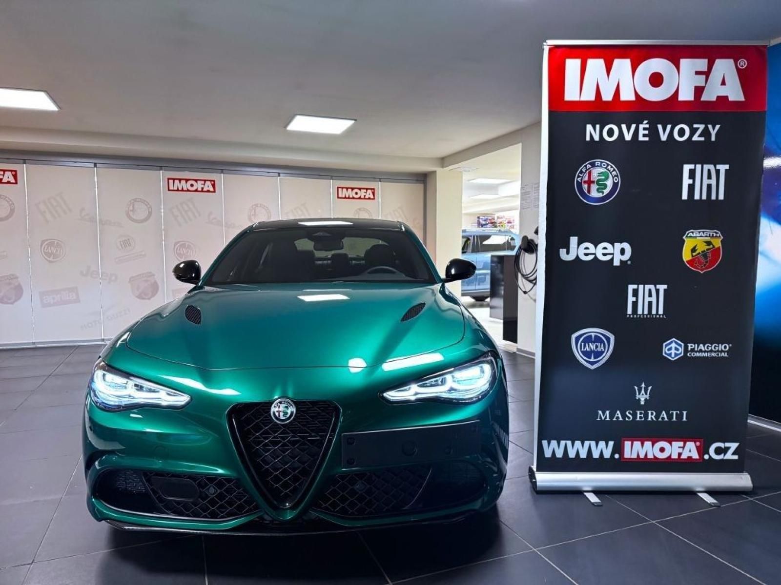 Alfa Romeo Giulia, 2.9 V6 BiTurbo 520k QV Carbon - fotka 2