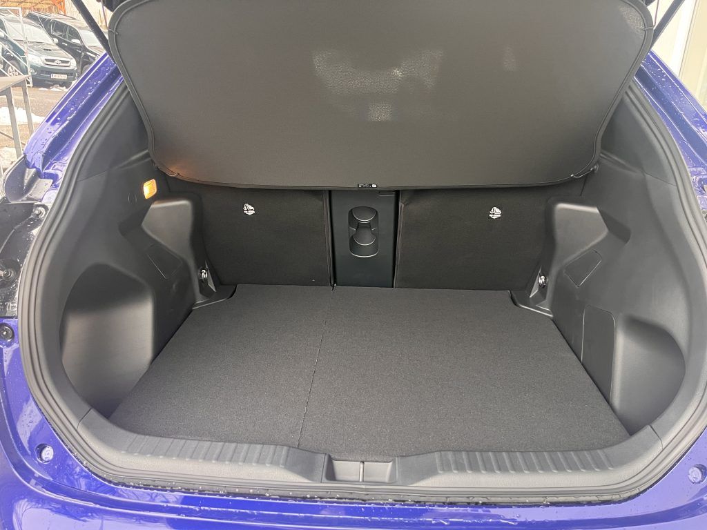Toyota Yaris Cross, 1.5 HEV Style + zimní komplety - fotka 6