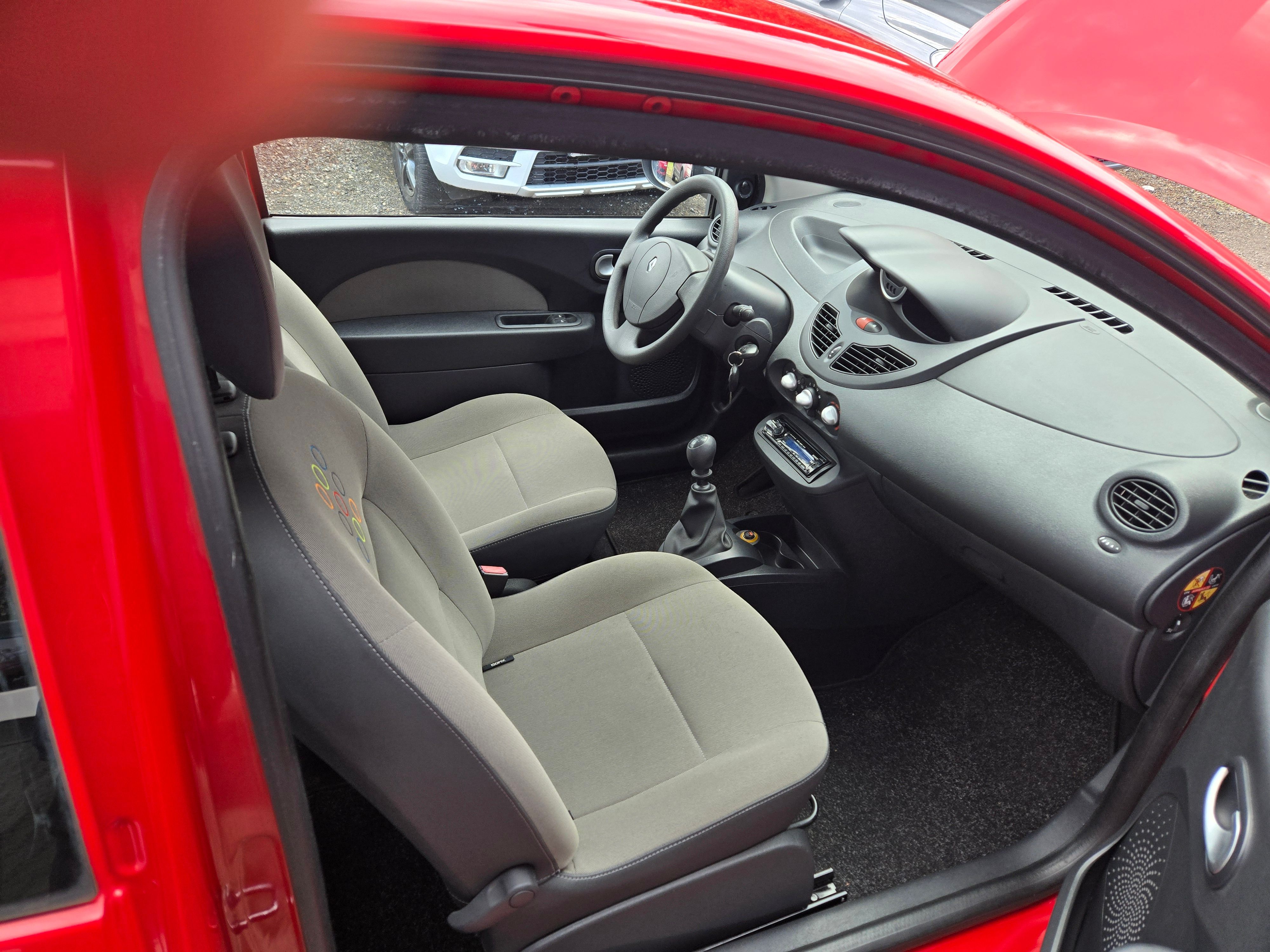 Renault Twingo, Nová STK,rozvody,olej,pneu - fotka 5