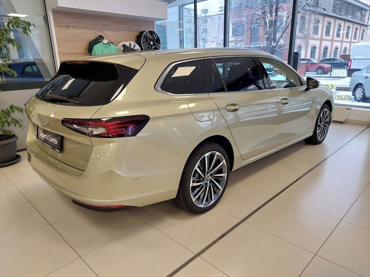 Škoda Superb, Combi LK 2,0TSI aut. 4x4 - fotka 2