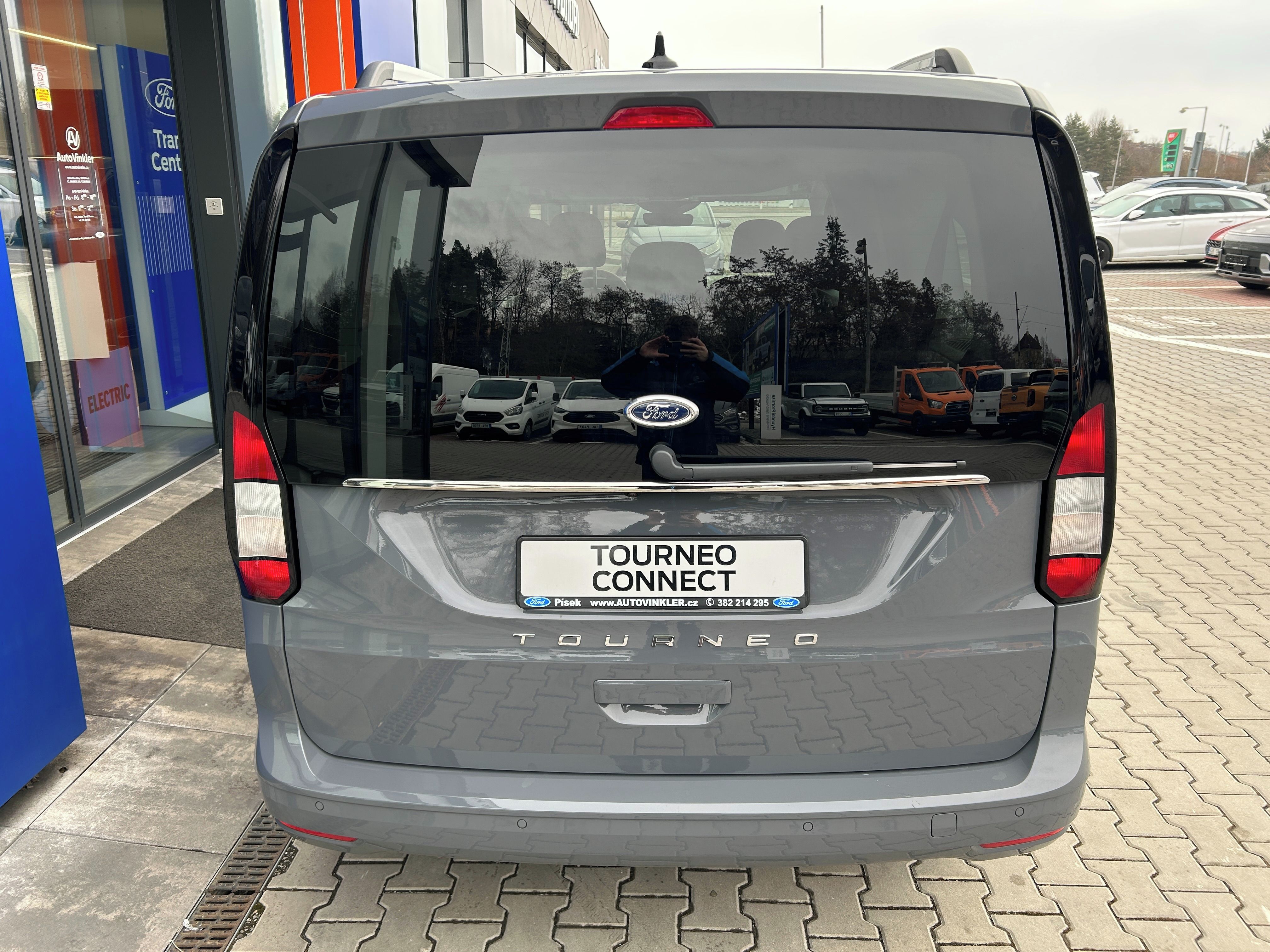 Ford Tourneo Connect, 1.5 Ecoboost 85kW AT Titanium - fotka 5