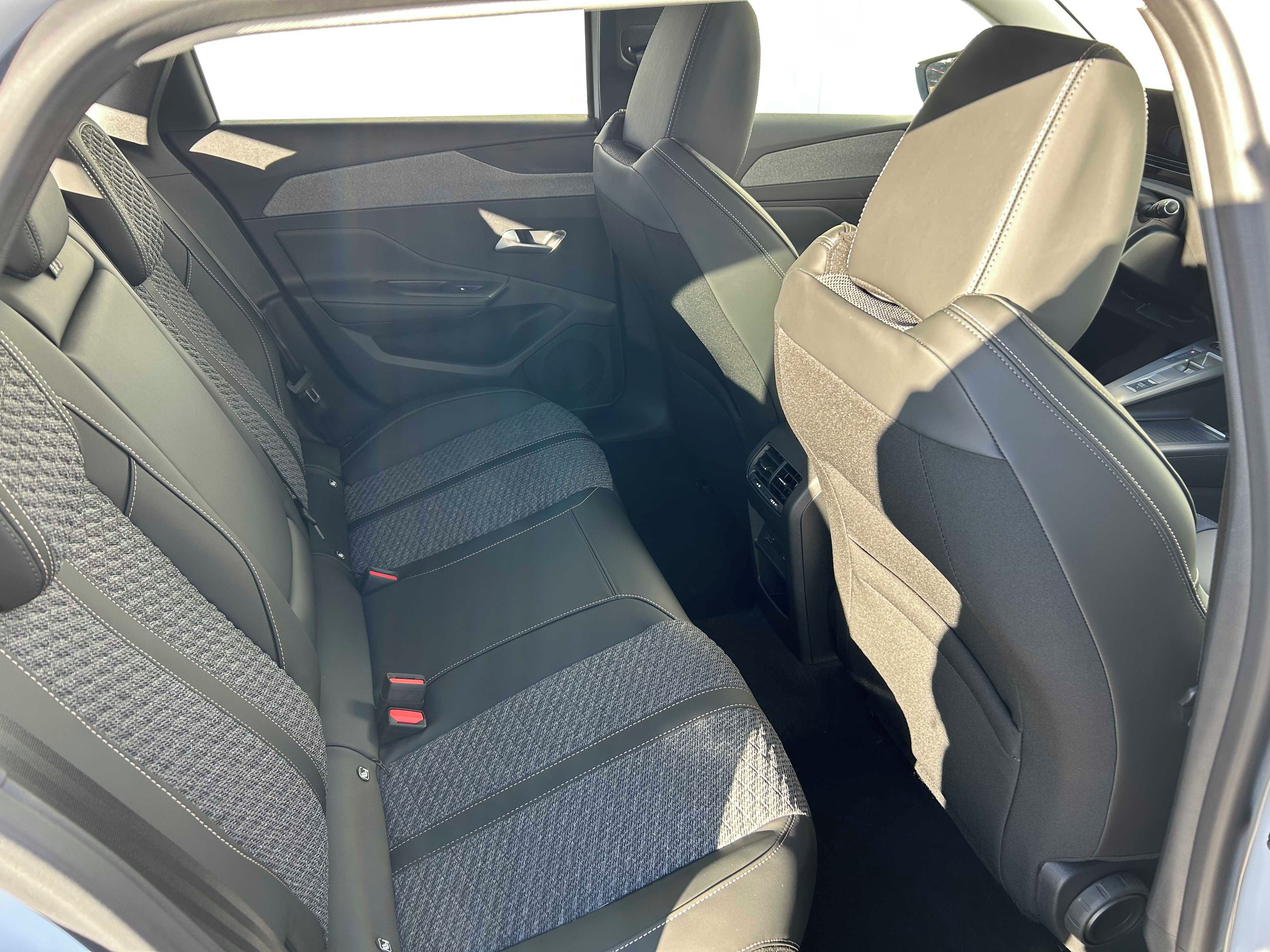 Peugeot 308, ALLURE Hybrid 145 e-DCS6 - fotka 6
