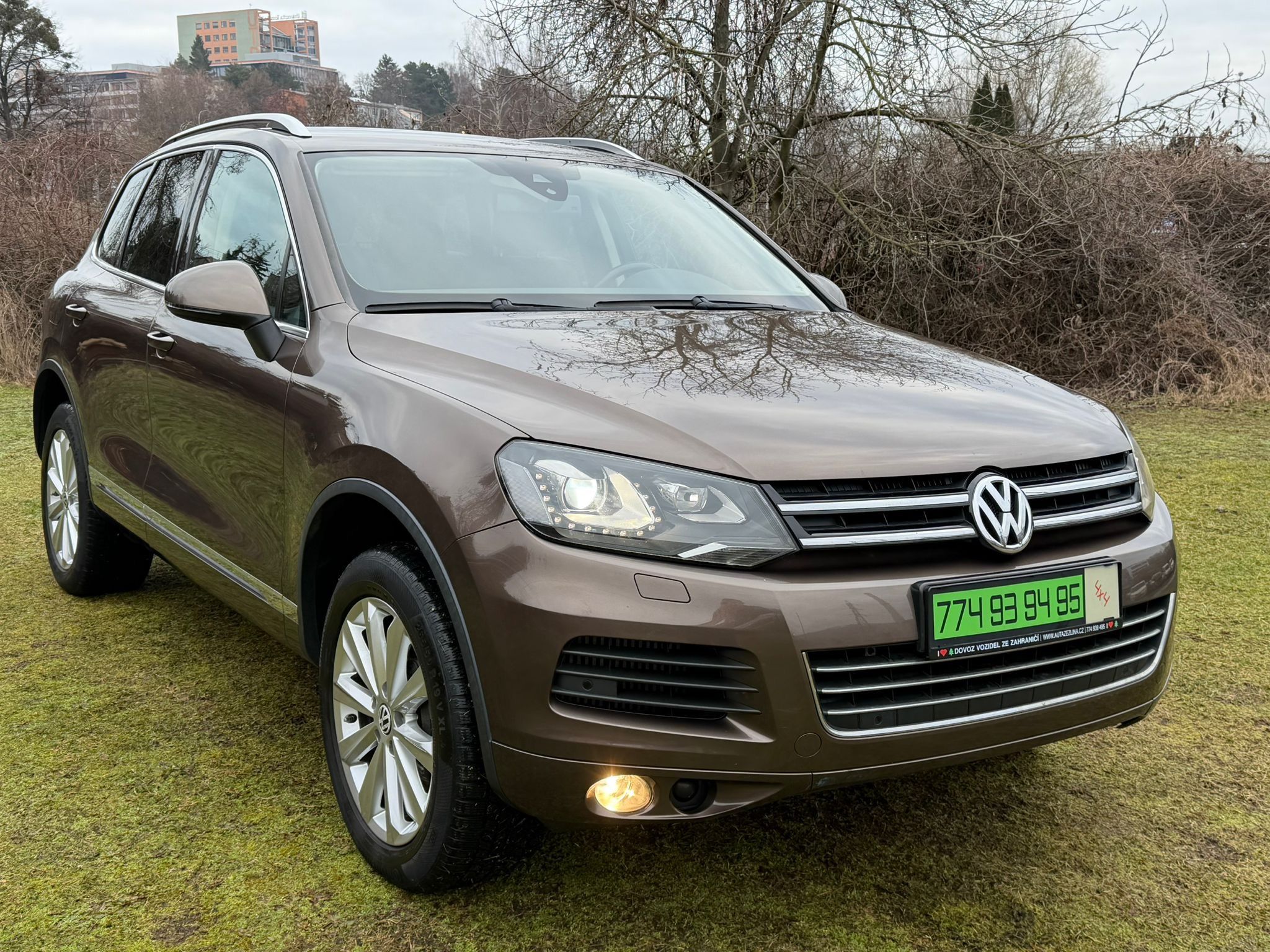 Volkswagen Touareg, 4,2 TDI V8 4x4 - TOP VÝBAVA - fotka 3