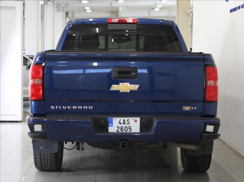 Chevrolet Silverado, 5,3 V8 264kW AWD Kam Tažné - fotka 4